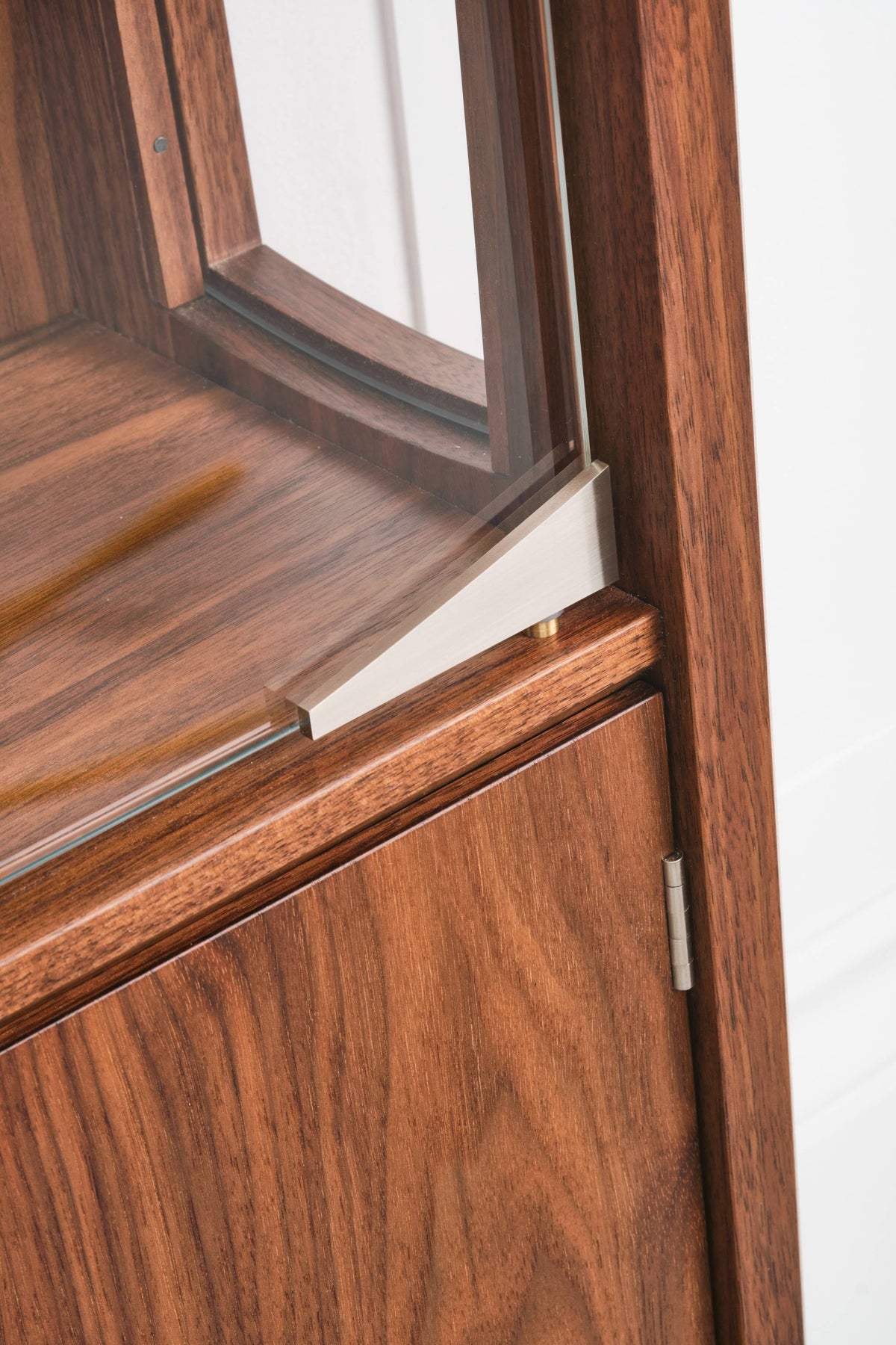 Comitti The Froxfield Floor Clock – Walnut – craftsmanship detail 3