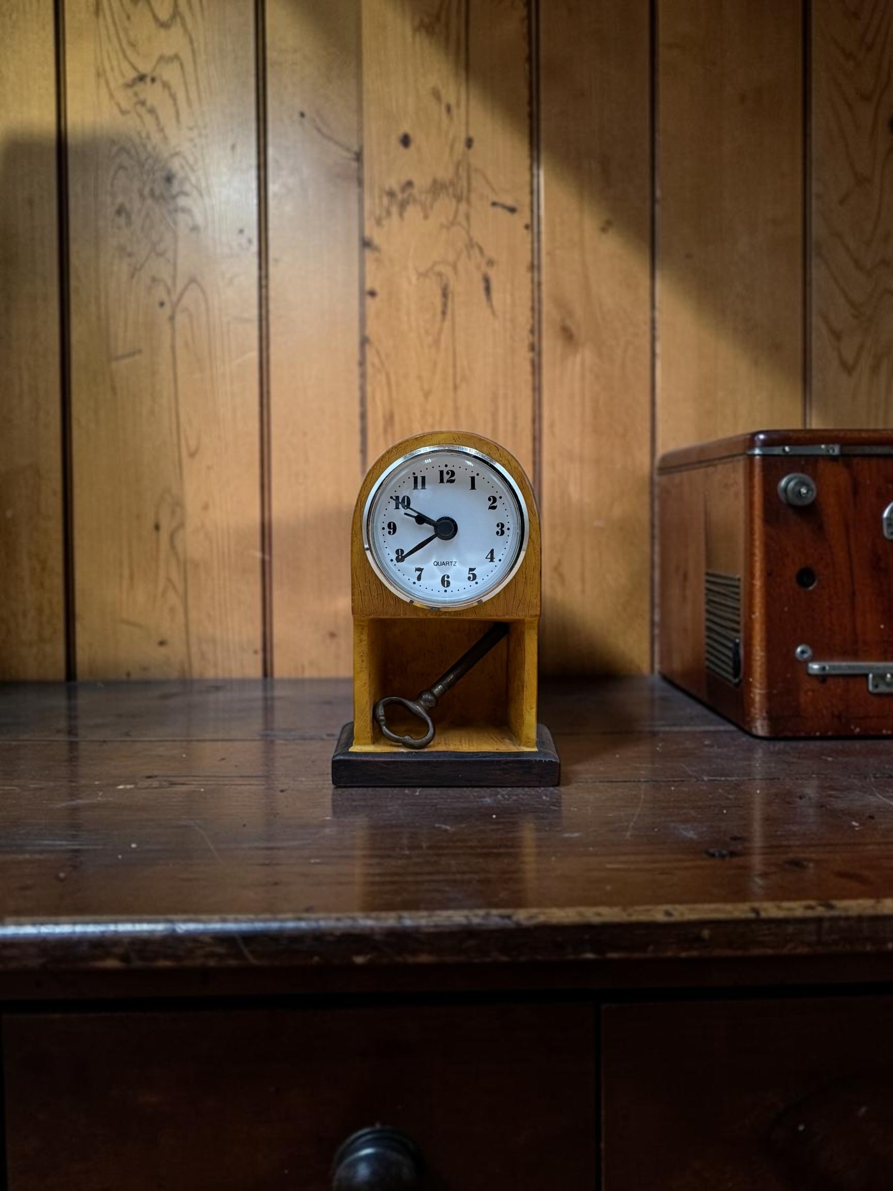 Wooden Mantel Shelf Clock – Quartz Skeleton Key Rustic Decor