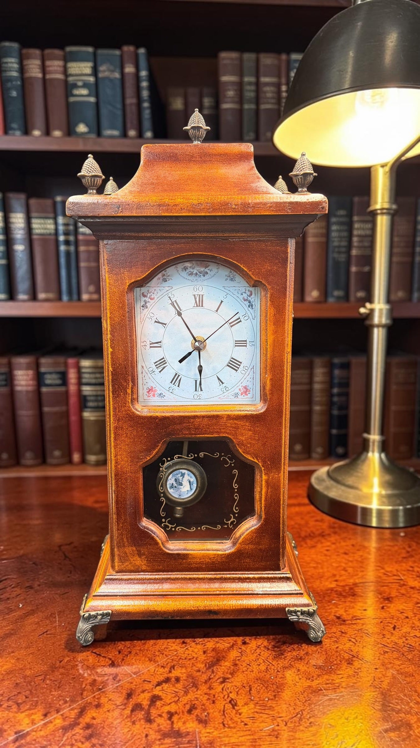 Vintage Quartz Mantel Clock – Decorative Pendulum Shelf Clock