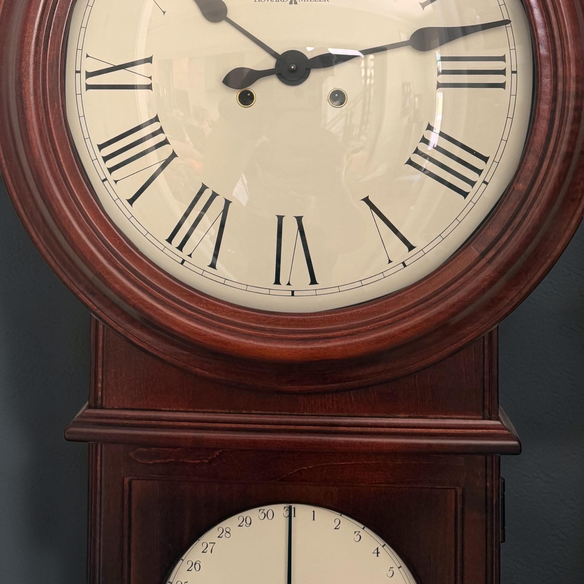 Howard Miller Lawyer Wall Clock – NOS Hermle Bim-Bam Calendar Movement – detail view 3