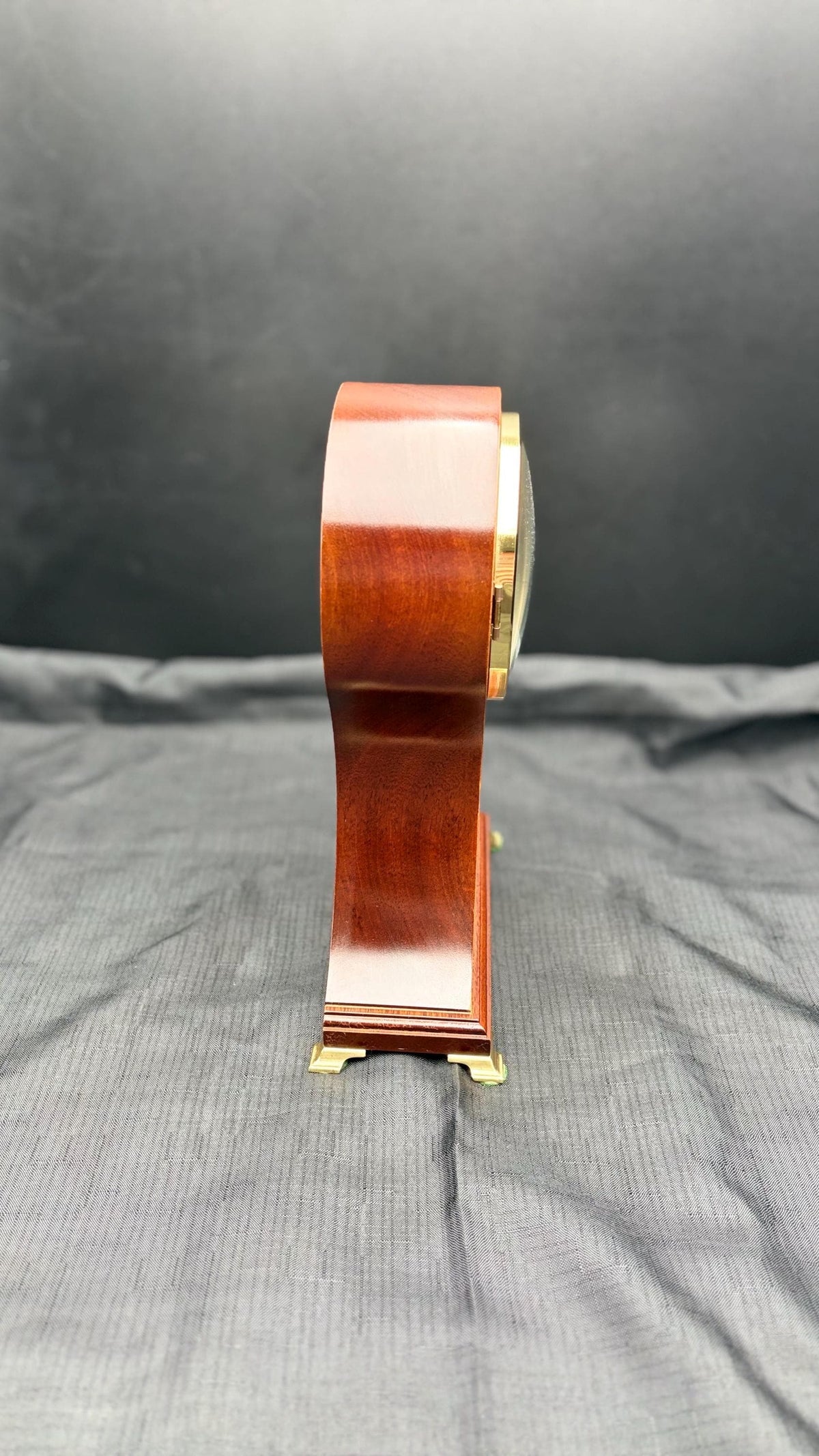 Comitti of London Mahogany Mantel Clock – Balloon Clock – detail view 9