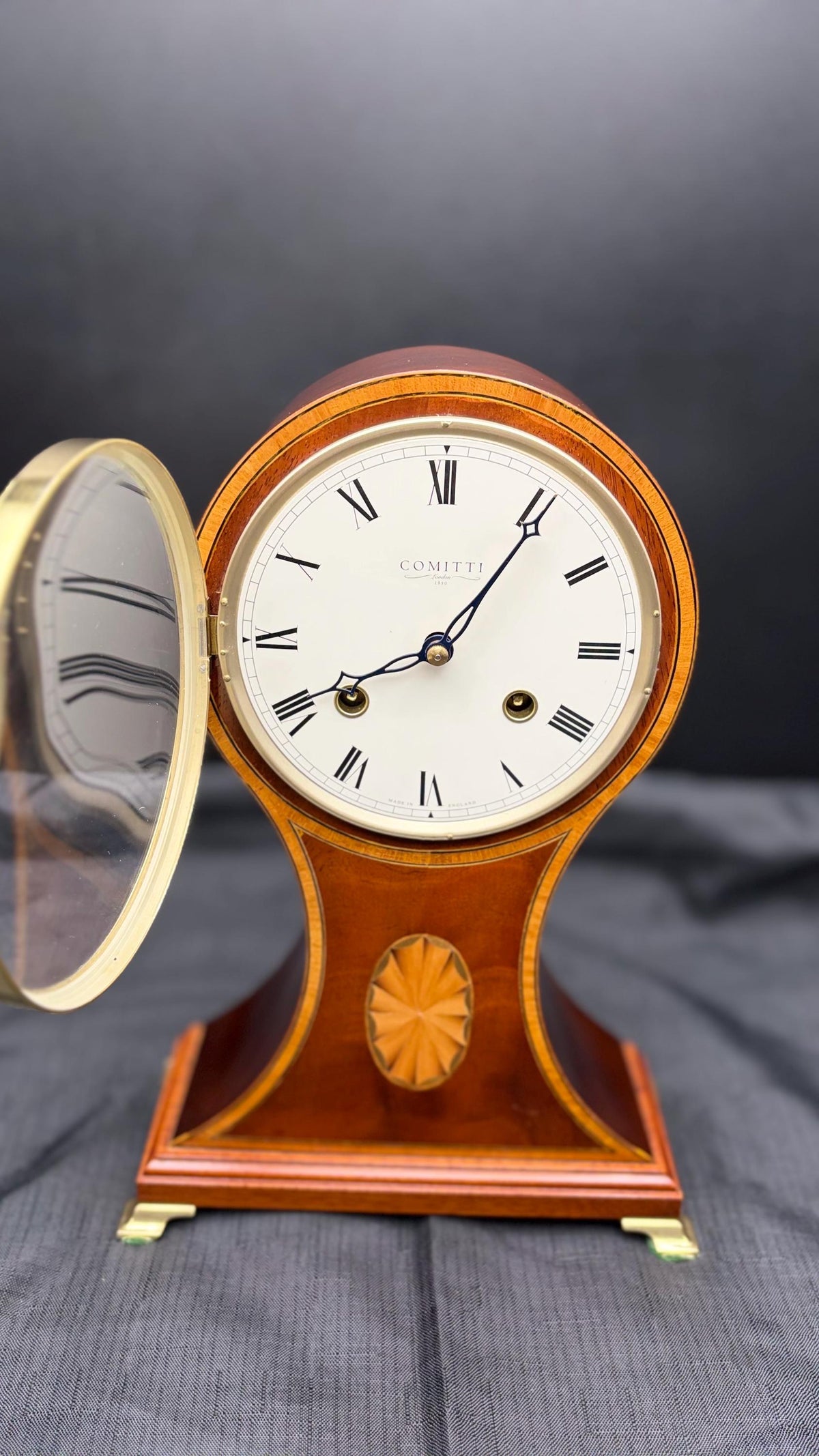 Comitti of London Mahogany Mantel Clock – Balloon Clock – detail view 4