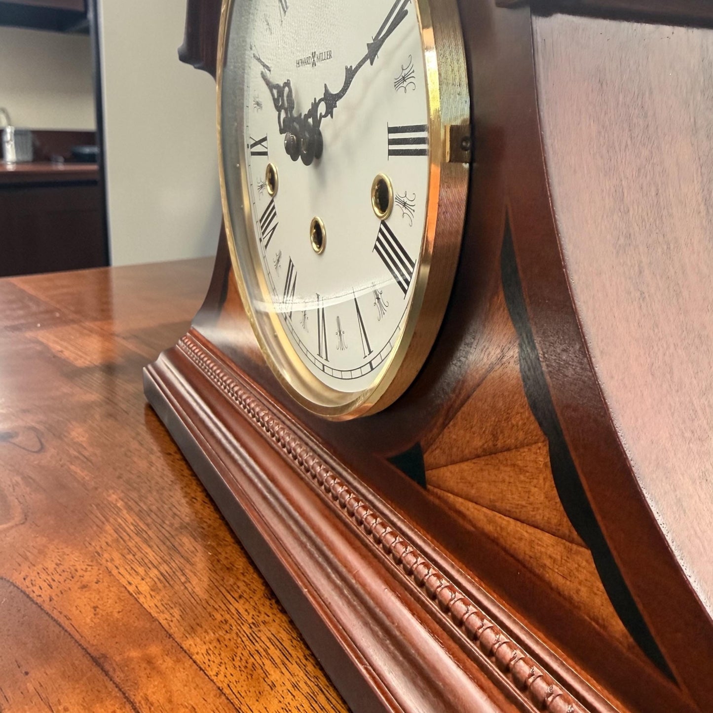 Howard Miller Downing Mantel Clock – Kieninger Triple Chime, Key Wound, Inlaid Wood Case