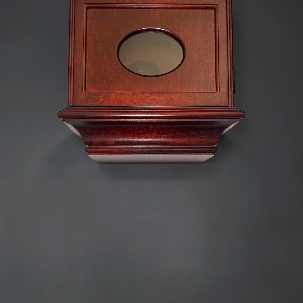 Howard Miller Lawyer Wall Clock – NOS Hermle Bim-Bam Calendar Movement – detail view 6