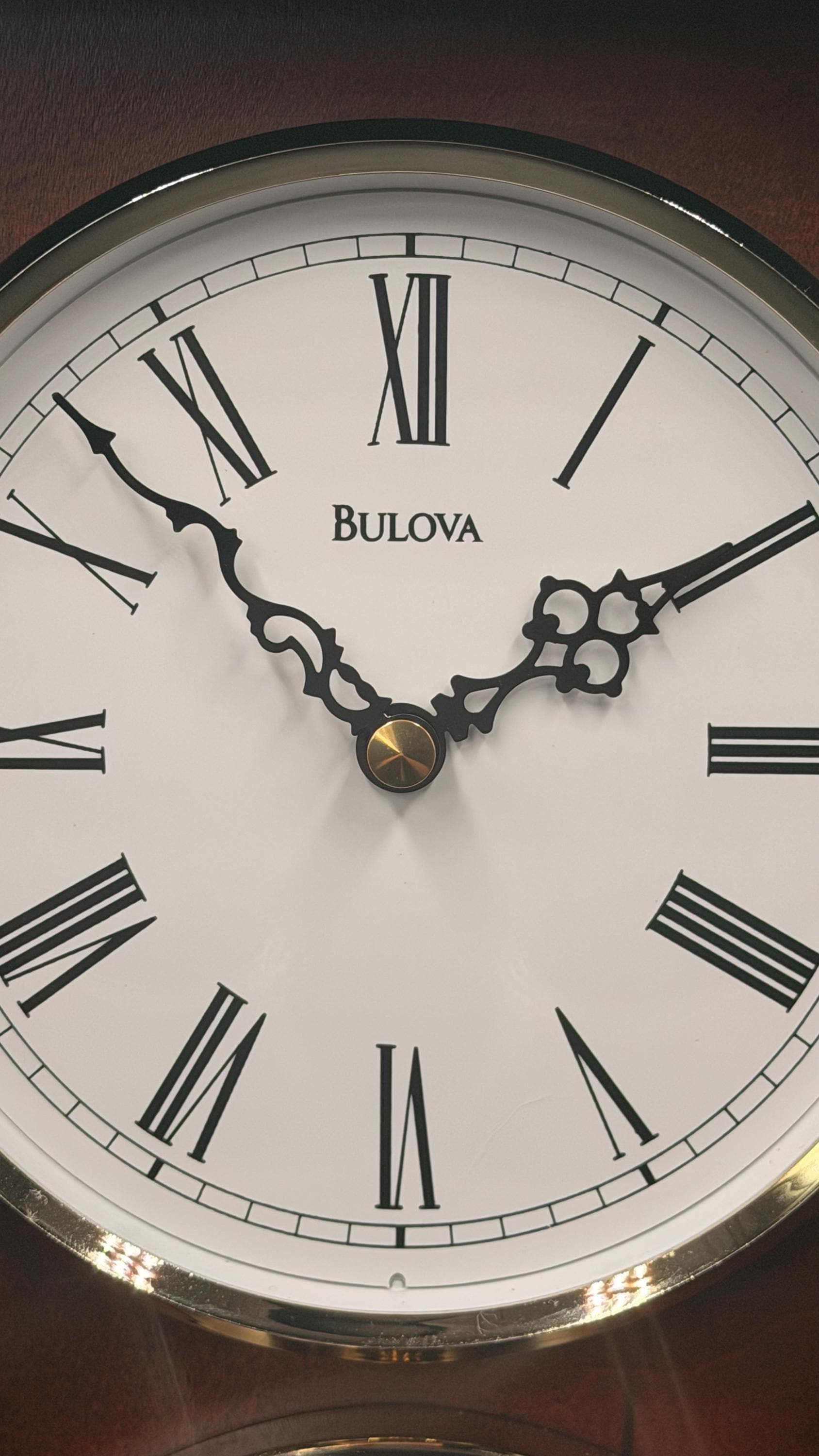 Bulova Cherry Wood Quartz Calendar Mantel Clock – detail image 6