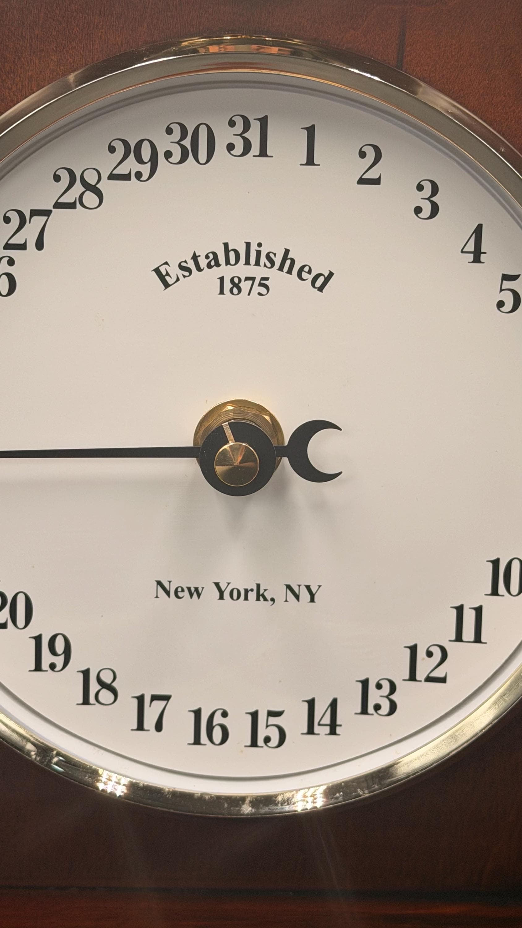 Bulova Cherry Wood Quartz Calendar Mantel Clock – detail image 7