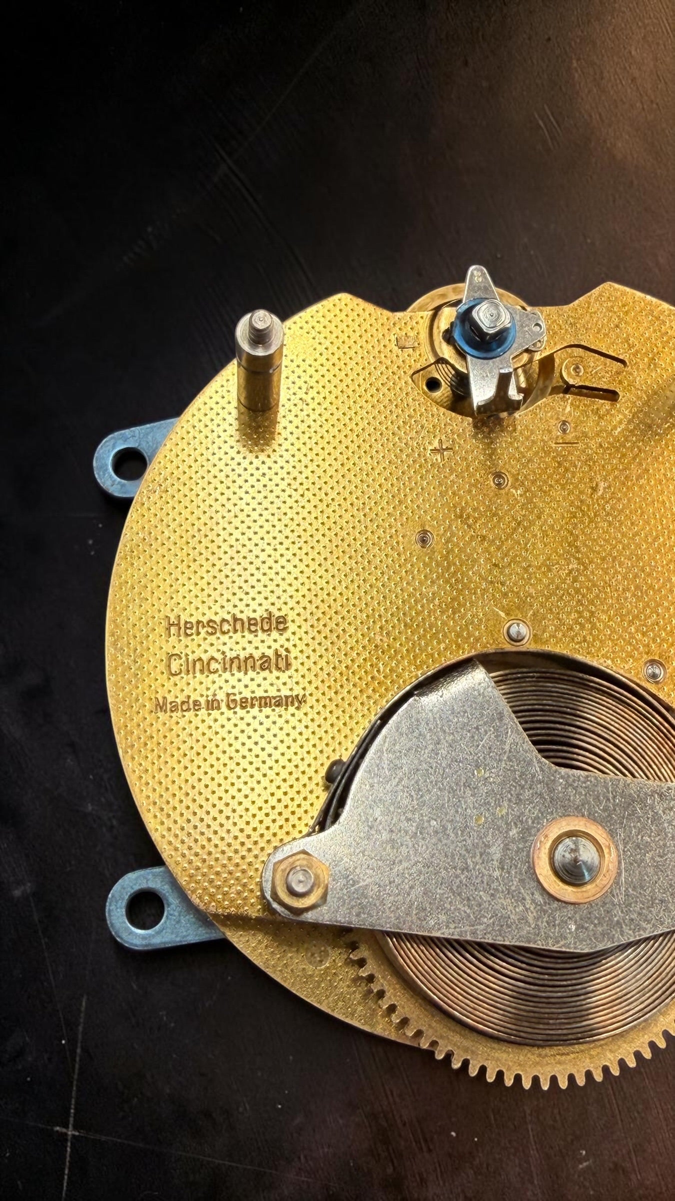 Vintage Herschede Model 164 Mechanical Table Clock – German Time-Only Movement
