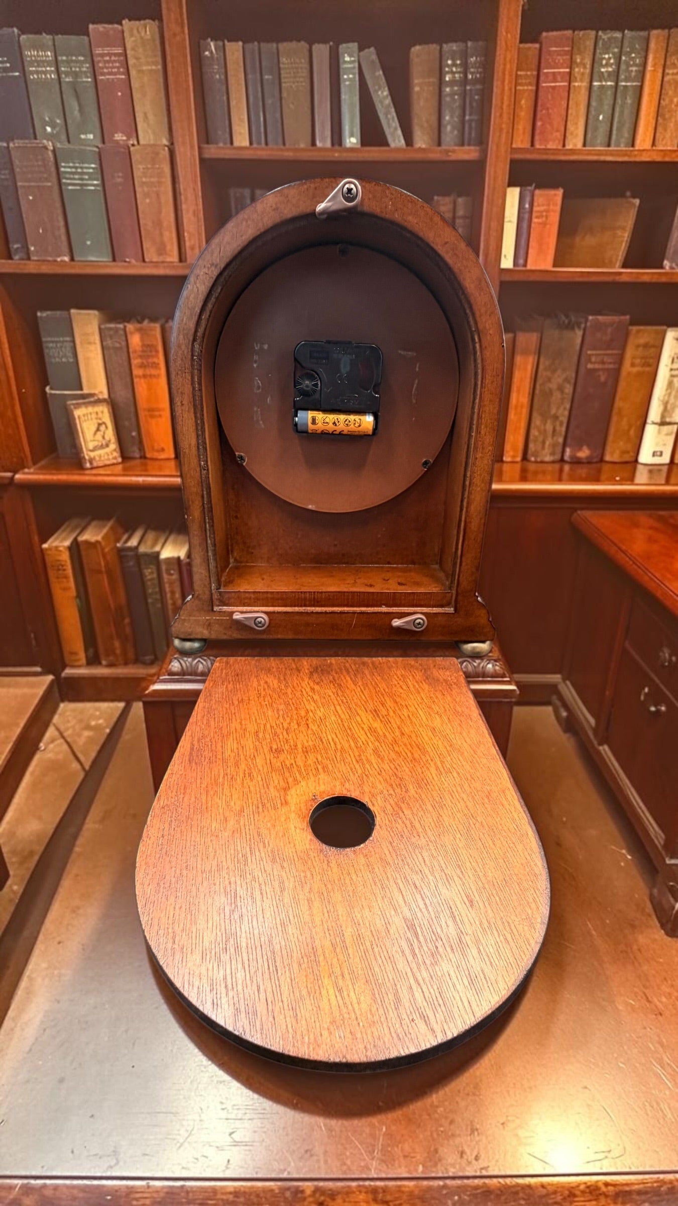 Vintage Sligh Quartz Mantel Clock – Arched Wood Case with Burl-Style Front & Brass Ball Feet