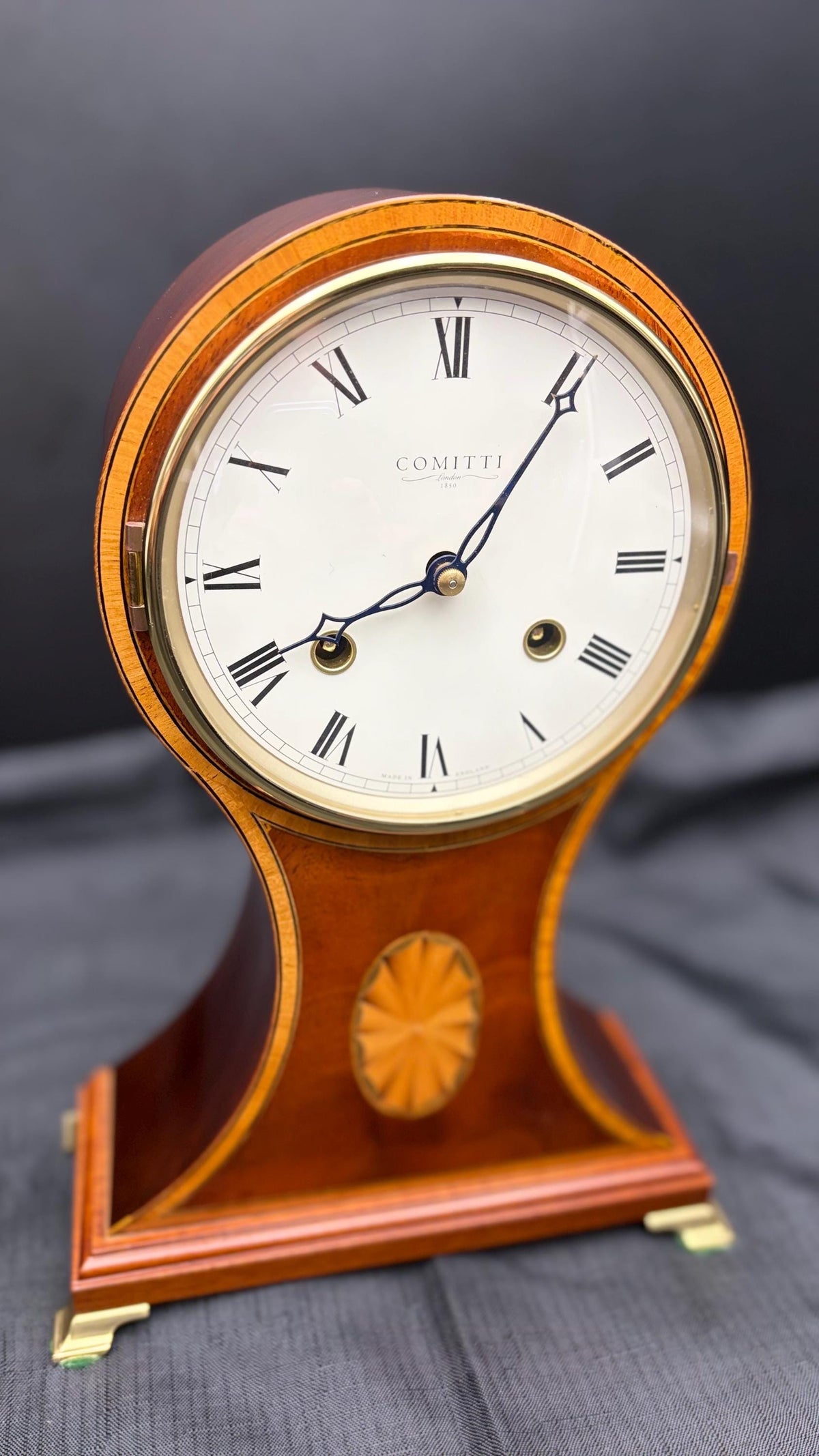 Comitti of London Mahogany Mantel Clock – Balloon Clock – detail view 5