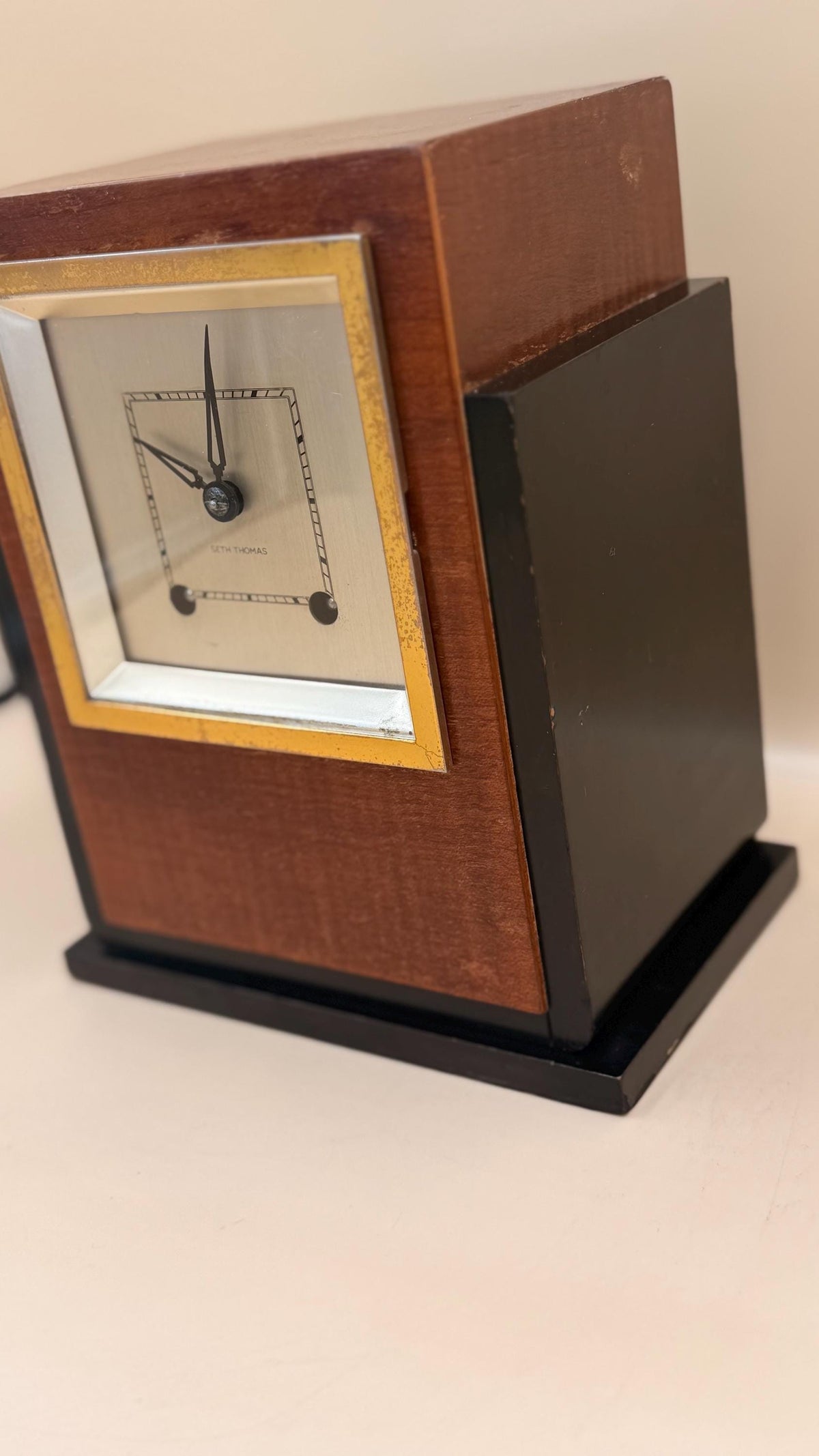 Seth Thomas Art Deco Mantel Clock – Mechanical Wind-Up, Serviced – detail view 3