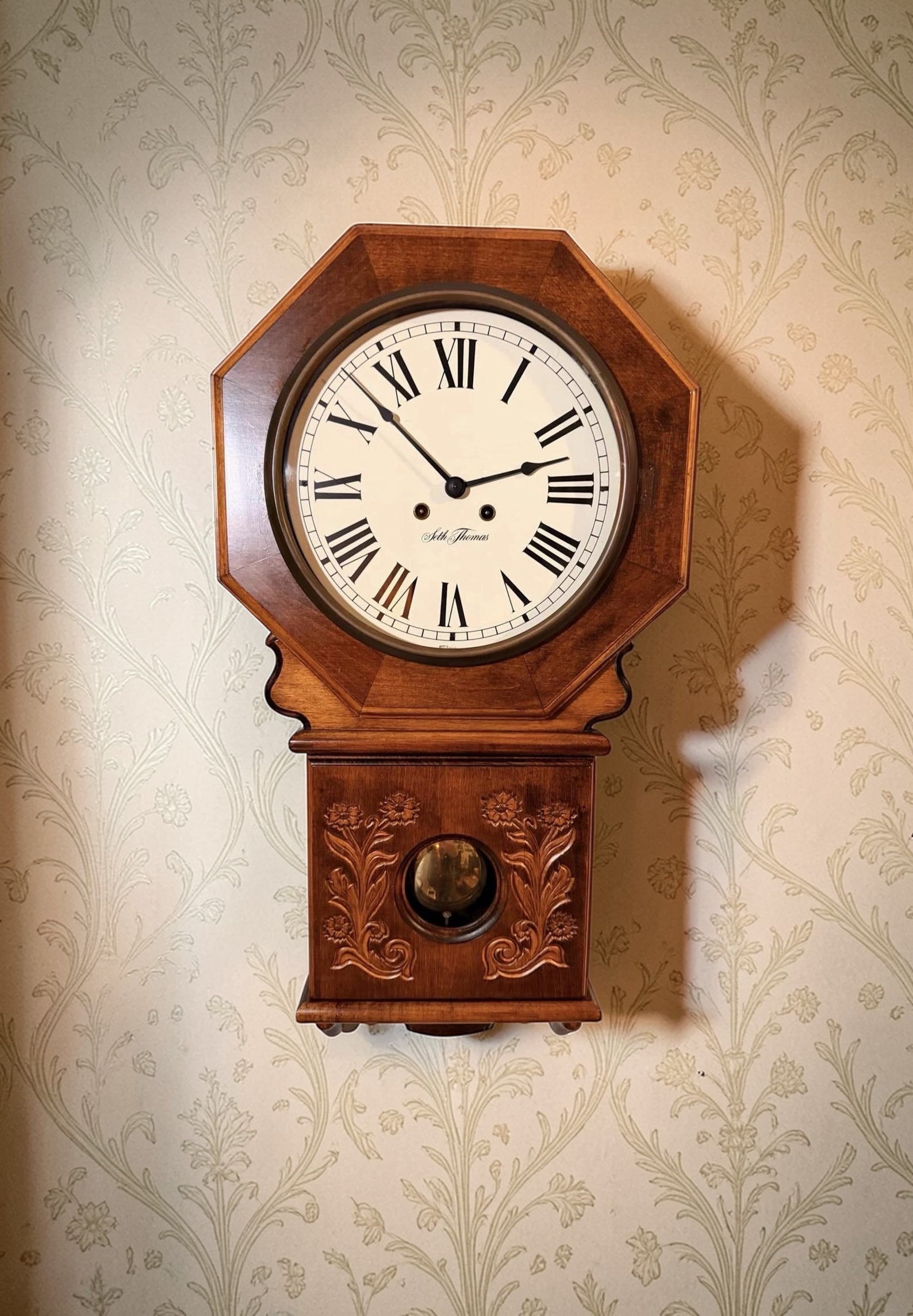 Seth Thomas Octagon Wall Clock – detail image 6