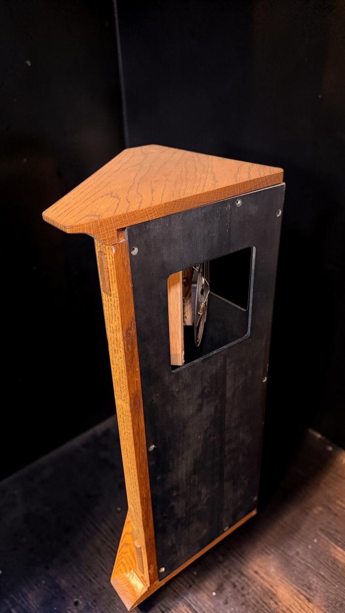 Stickley Oak Arts & Crafts Corner Clock – detail view 10