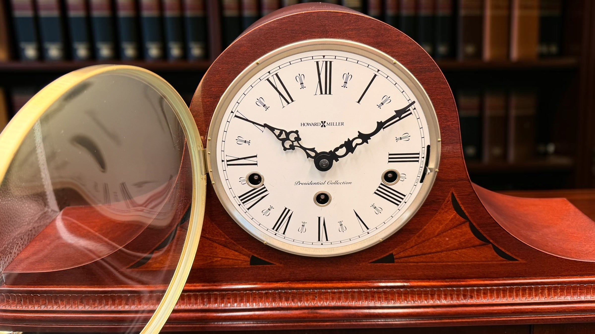 Howard Miller Livingston 630-128 Presidential Collection Triple Chime Mantel Clock