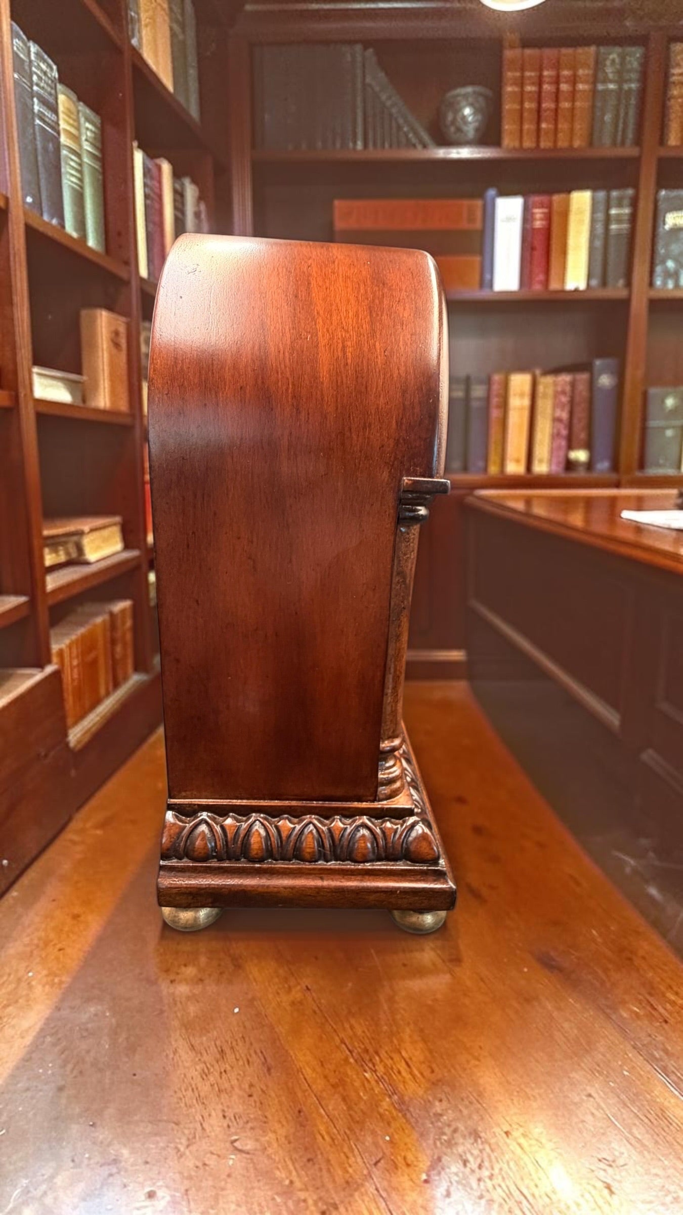 Vintage Sligh Quartz Mantel Clock – Arched Wood Case with Burl-Style Front & Brass Ball Feet