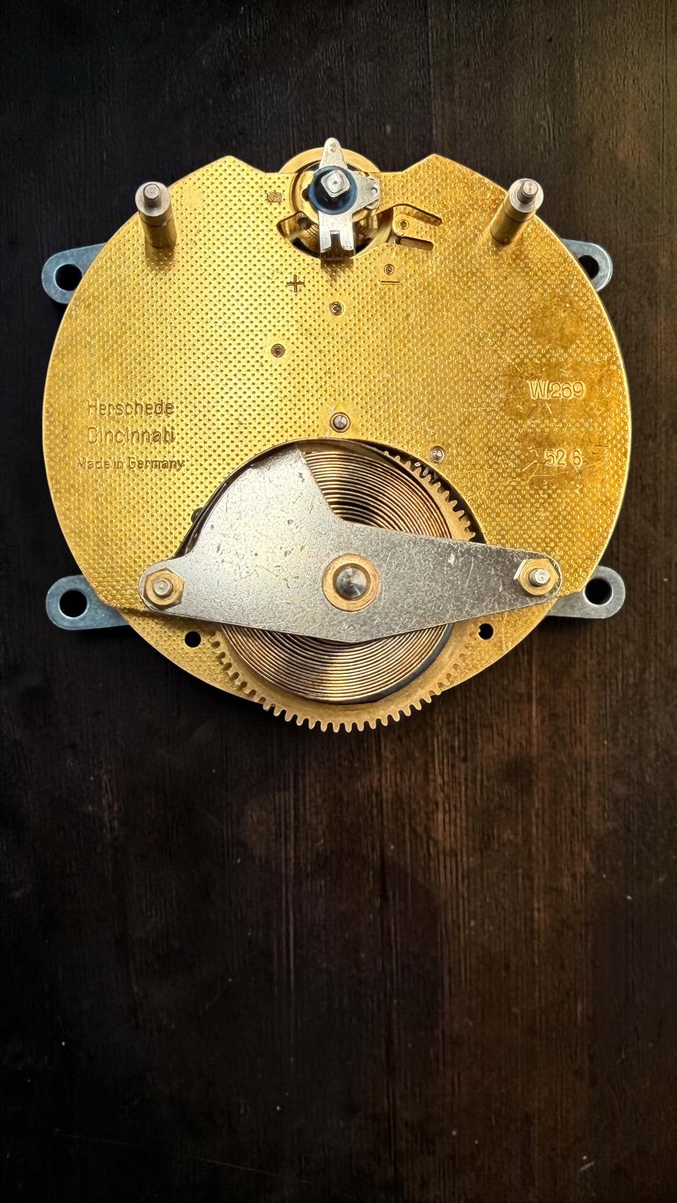 Vintage Herschede Model 164 Mechanical Table Clock – German Time-Only Movement