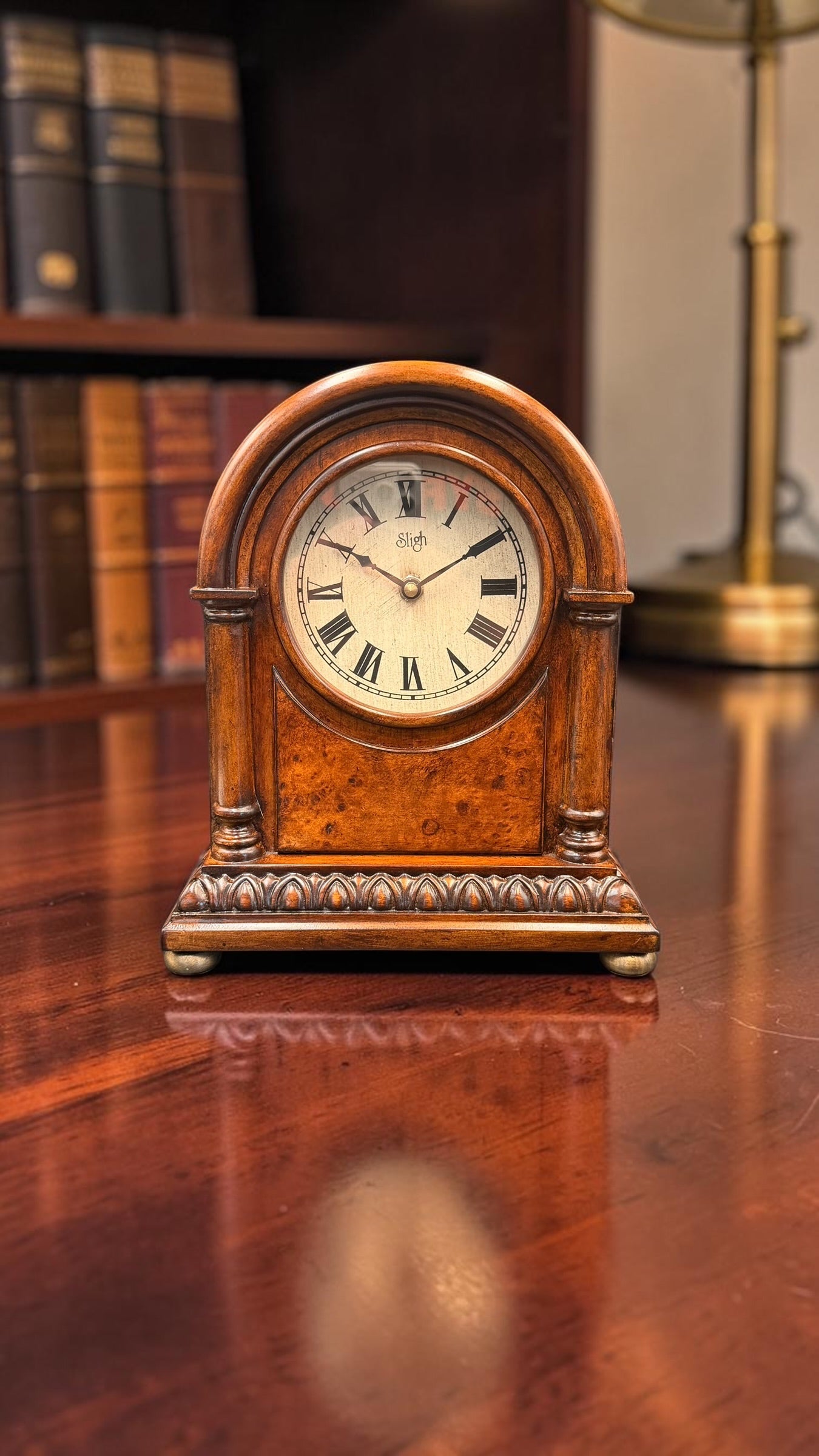 Vintage Sligh Quartz Mantel Clock – Arched Wood Case with Burl-Style Front & Brass Ball Feet