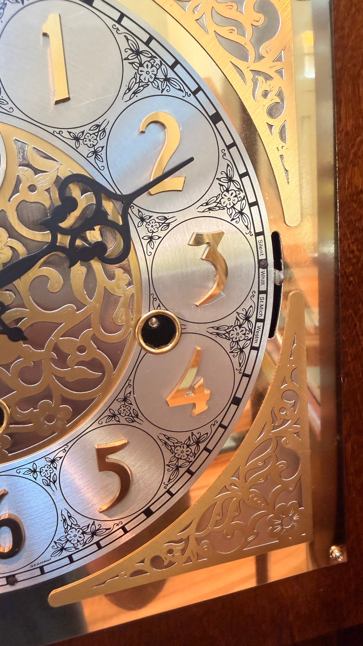 Sligh Legacy Series Triple-Chime Wall Clock Moon Dial Hermle 1051-030 – detail view 18