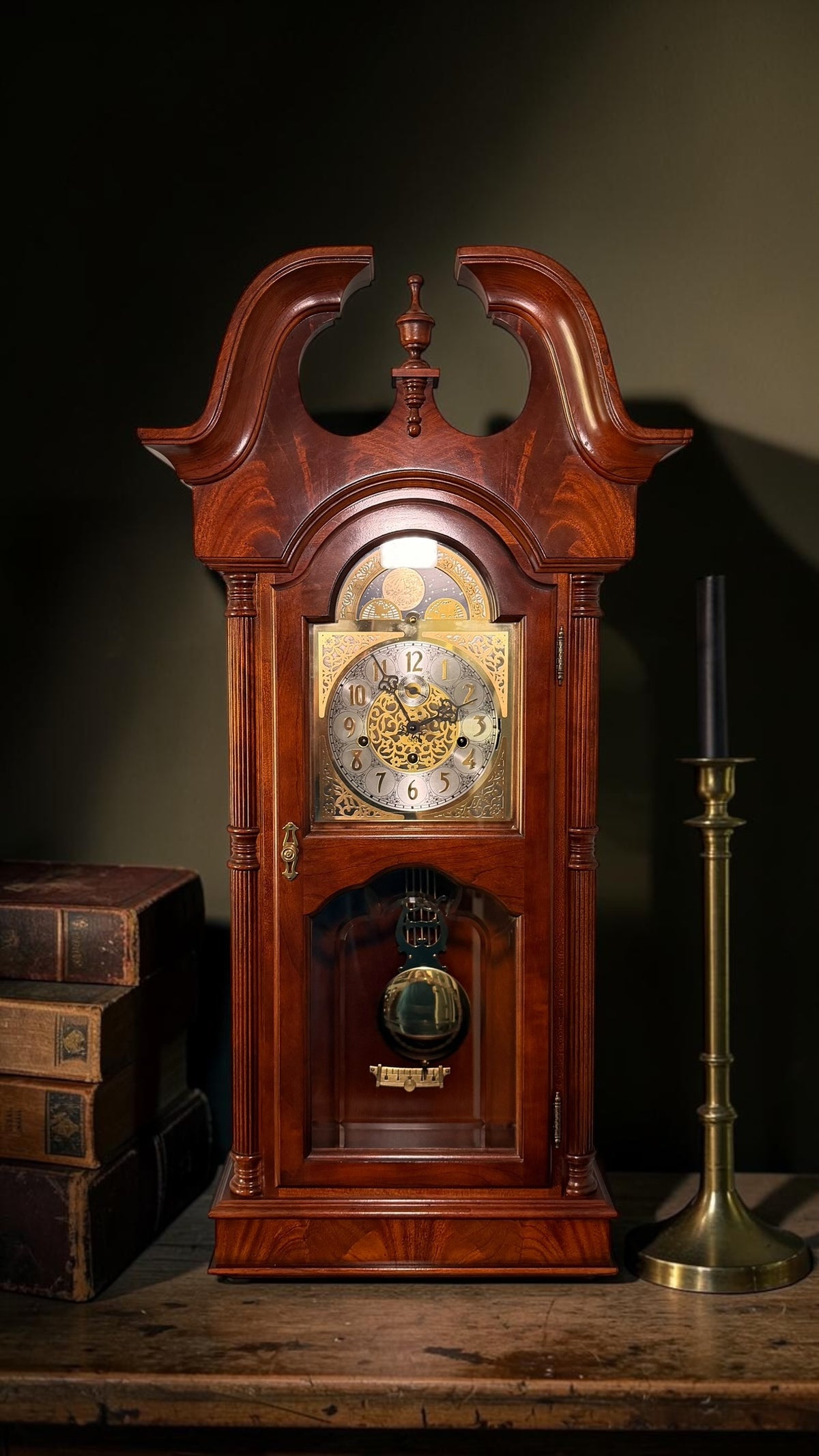 Sligh Legacy Series Triple-Chime Wall Clock Moon Dial Hermle 1051-030 – detail view 3