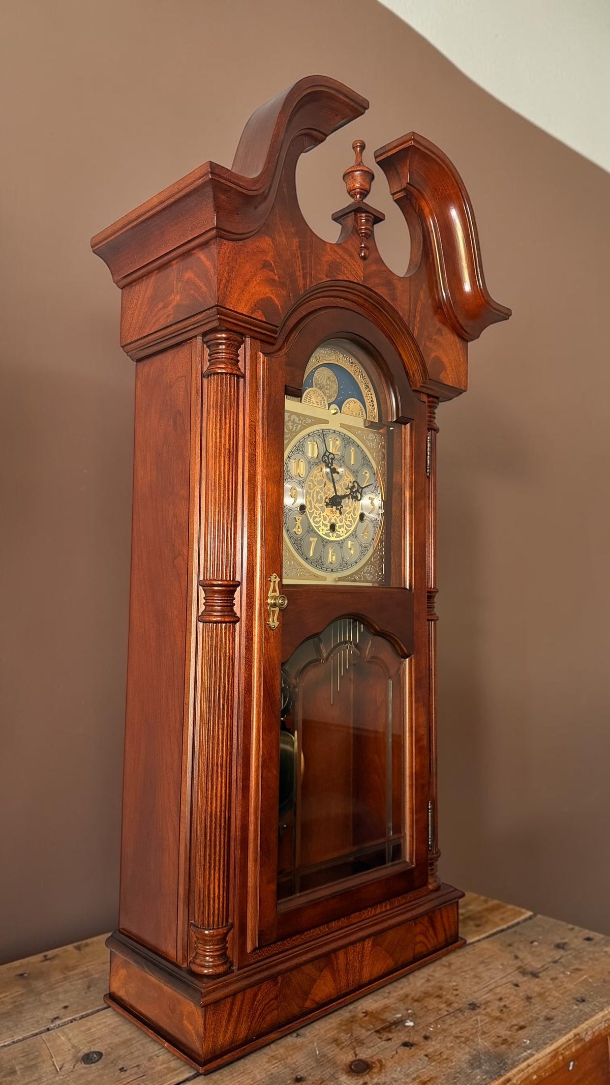 Sligh Legacy Series Triple-Chime Wall Clock Moon Dial Hermle 1051-030 – detail view 4