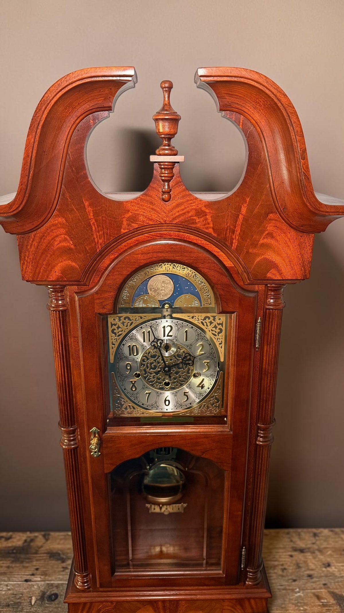 Sligh Legacy Series Triple-Chime Wall Clock Moon Dial Hermle 1051-030 – detail view 6