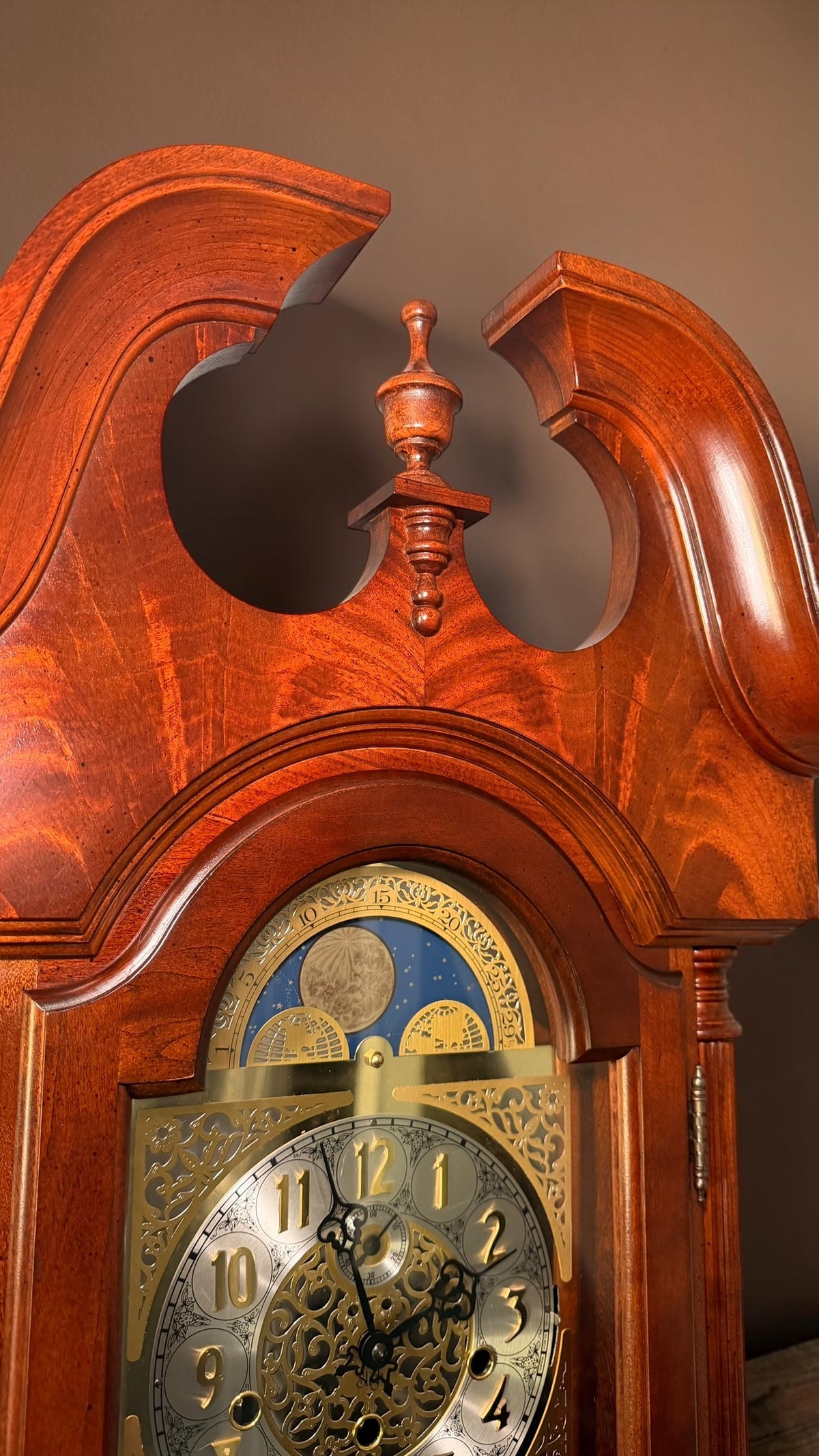 Sligh Legacy Series Triple-Chime Wall Clock Moon Dial Hermle 1051-030 – detail view 8