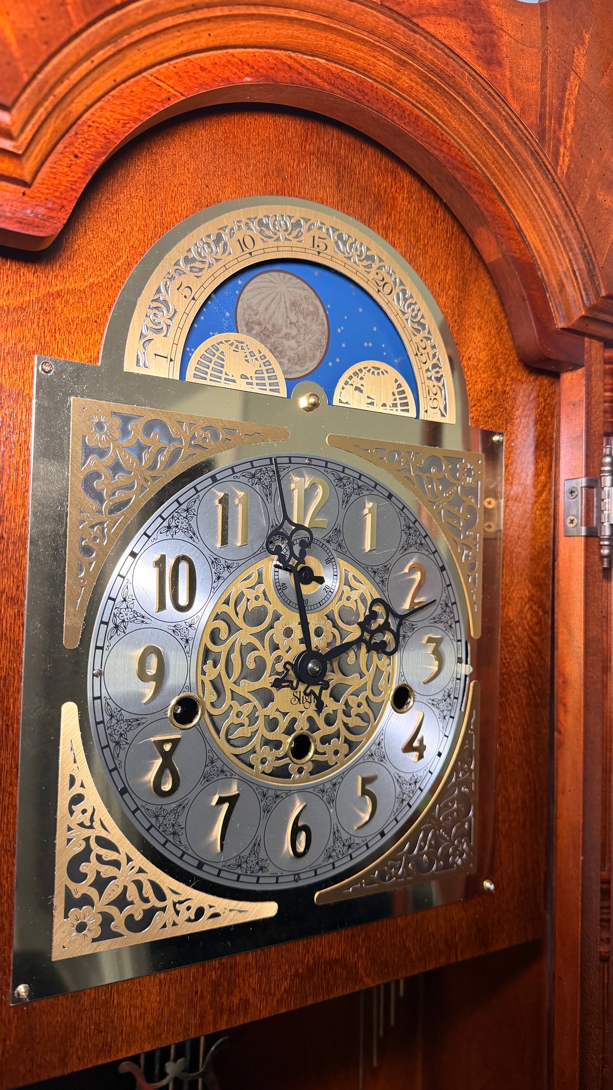 Sligh Legacy Series Triple-Chime Wall Clock Moon Dial Hermle 1051-030 – detail view 14