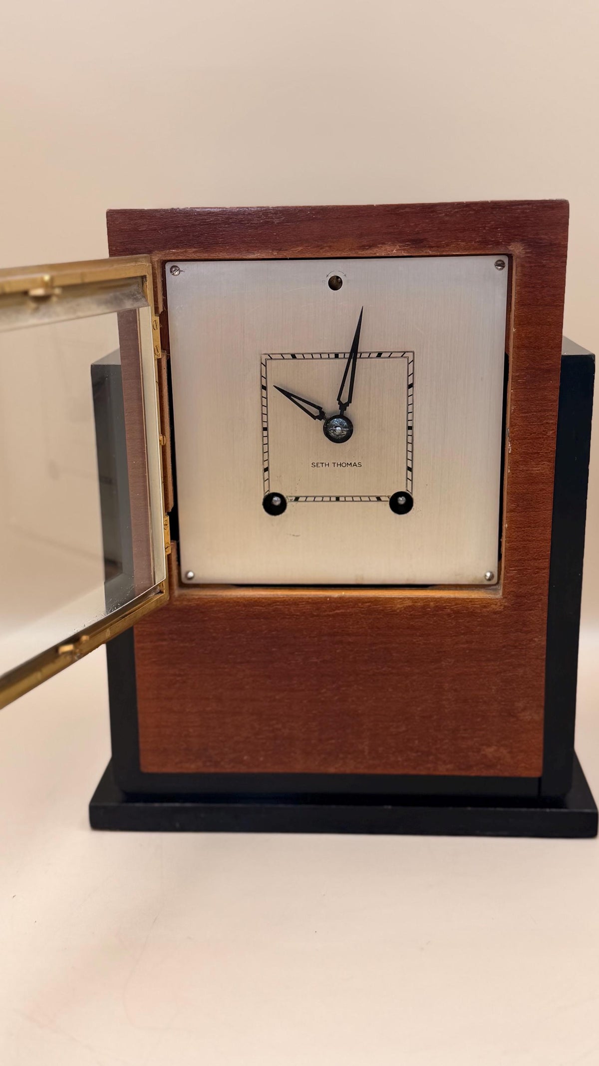 Seth Thomas Art Deco Mantel Clock – Mechanical Wind-Up, Serviced – detail view 5