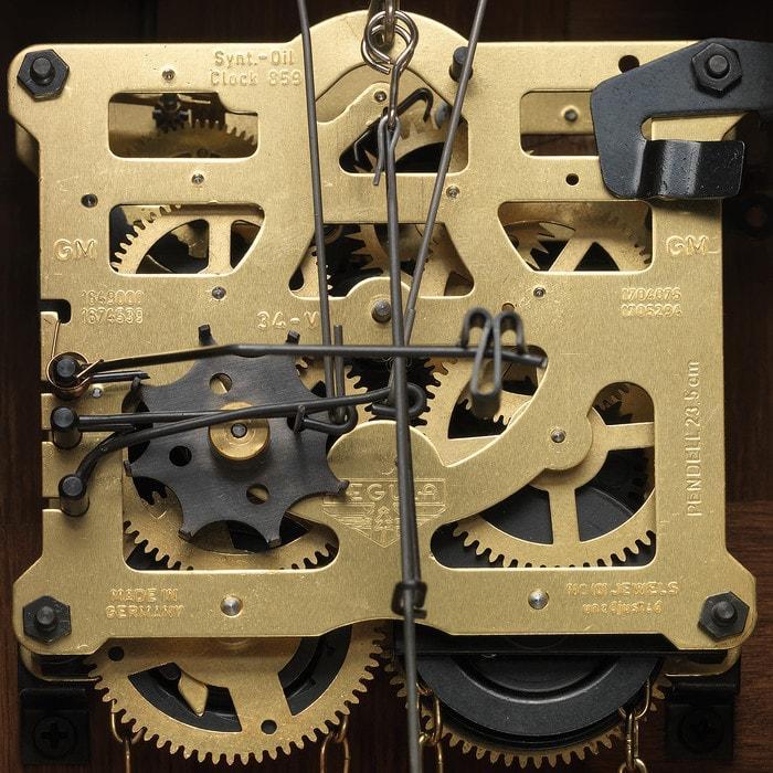 Rombach & Haas 8256 mechanical cuckoo clock movement detail