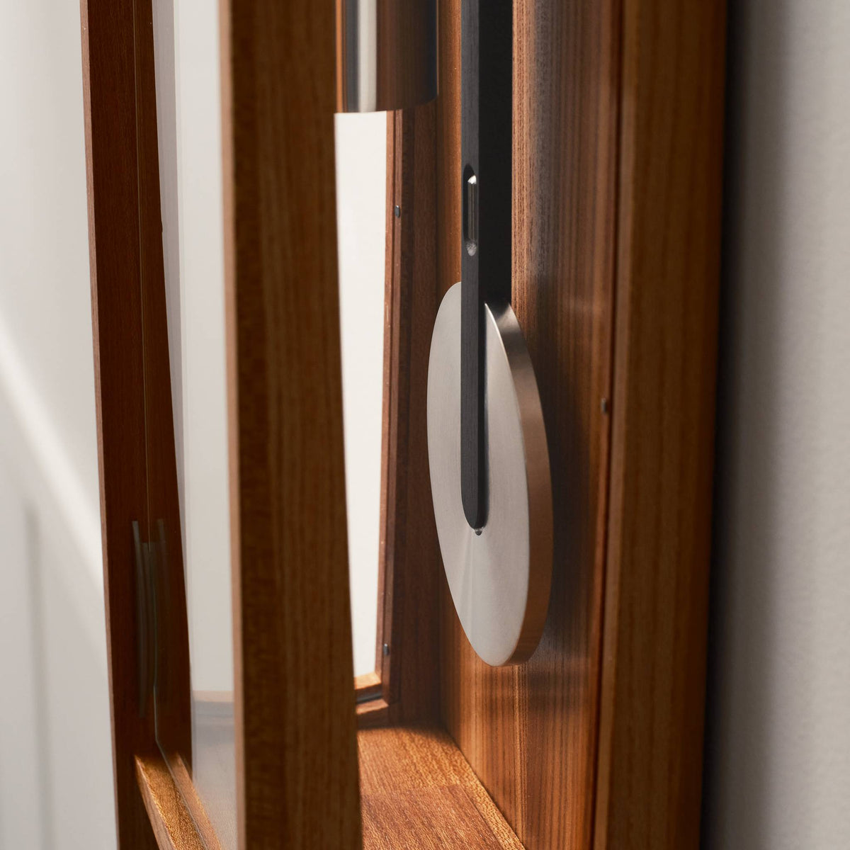 Comitti The Froxfield Wall Clock – Elm – craftsmanship detail 1