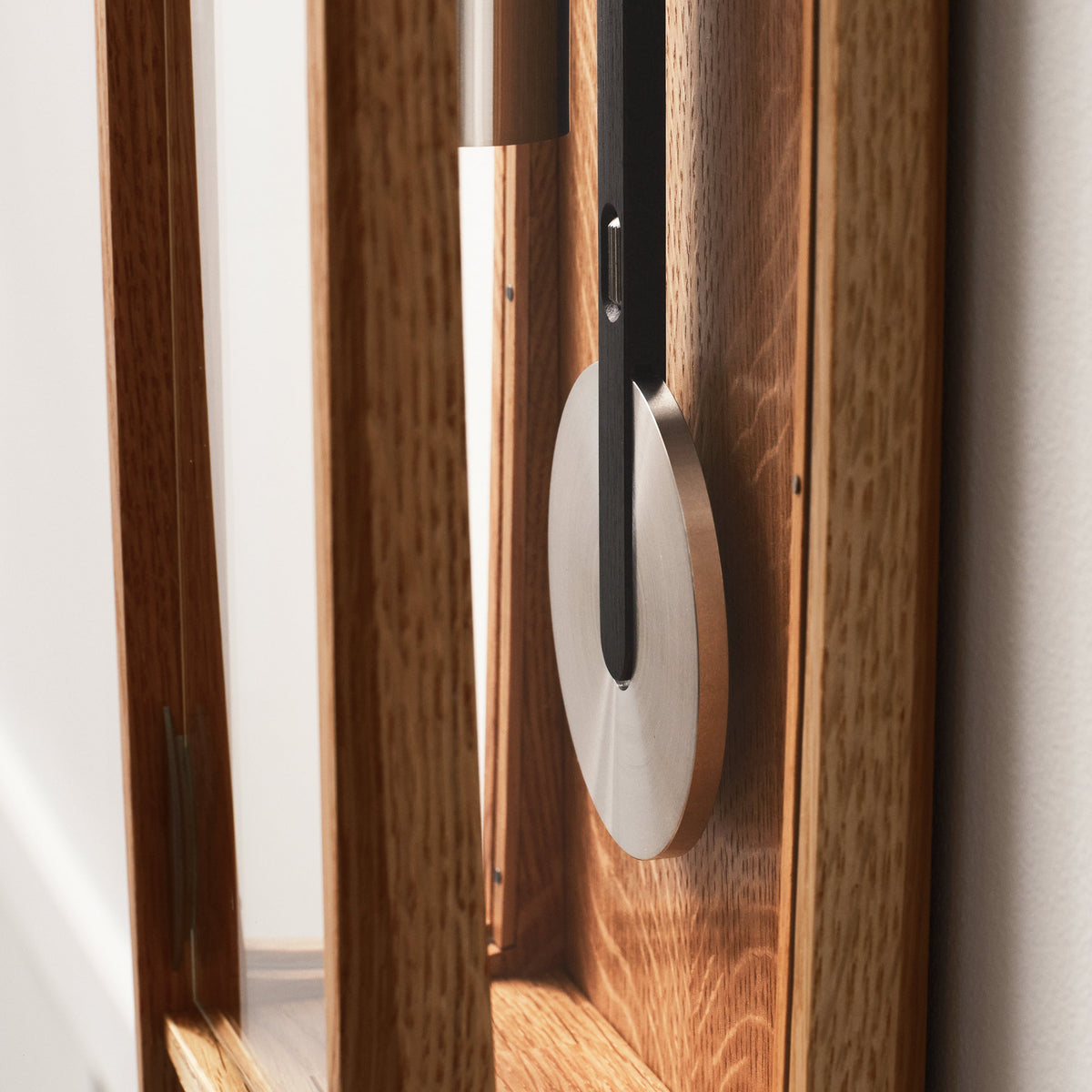 Comitti The Froxfield Wall Clock – Natural Oak – product view 4