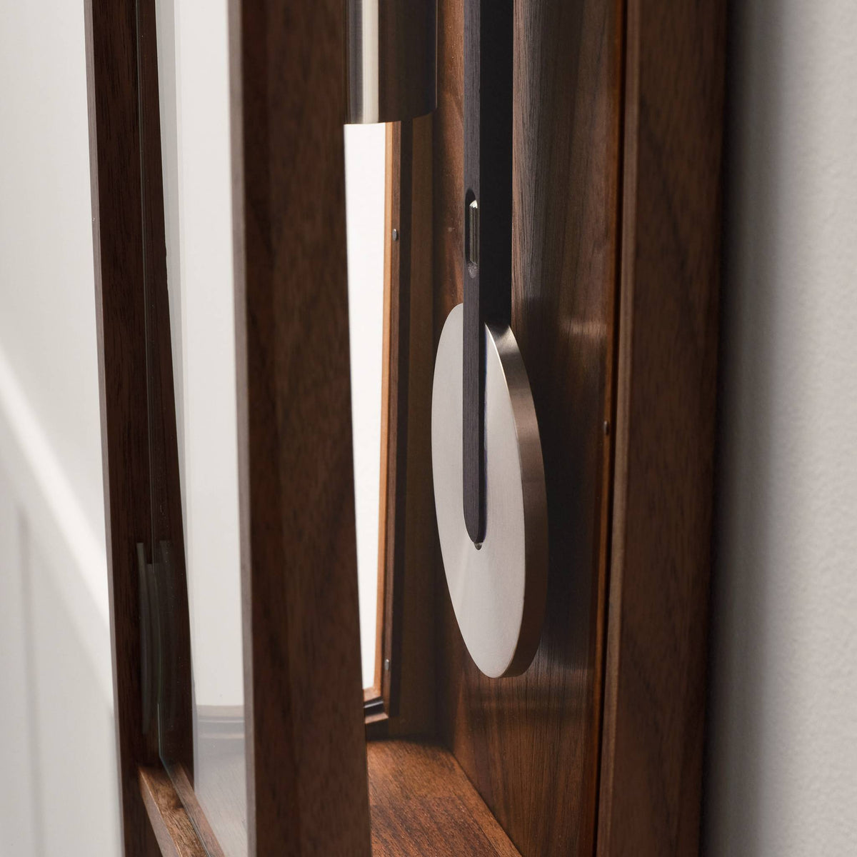Comitti The Froxfield Wall Clock – Walnut – craftsmanship detail 1