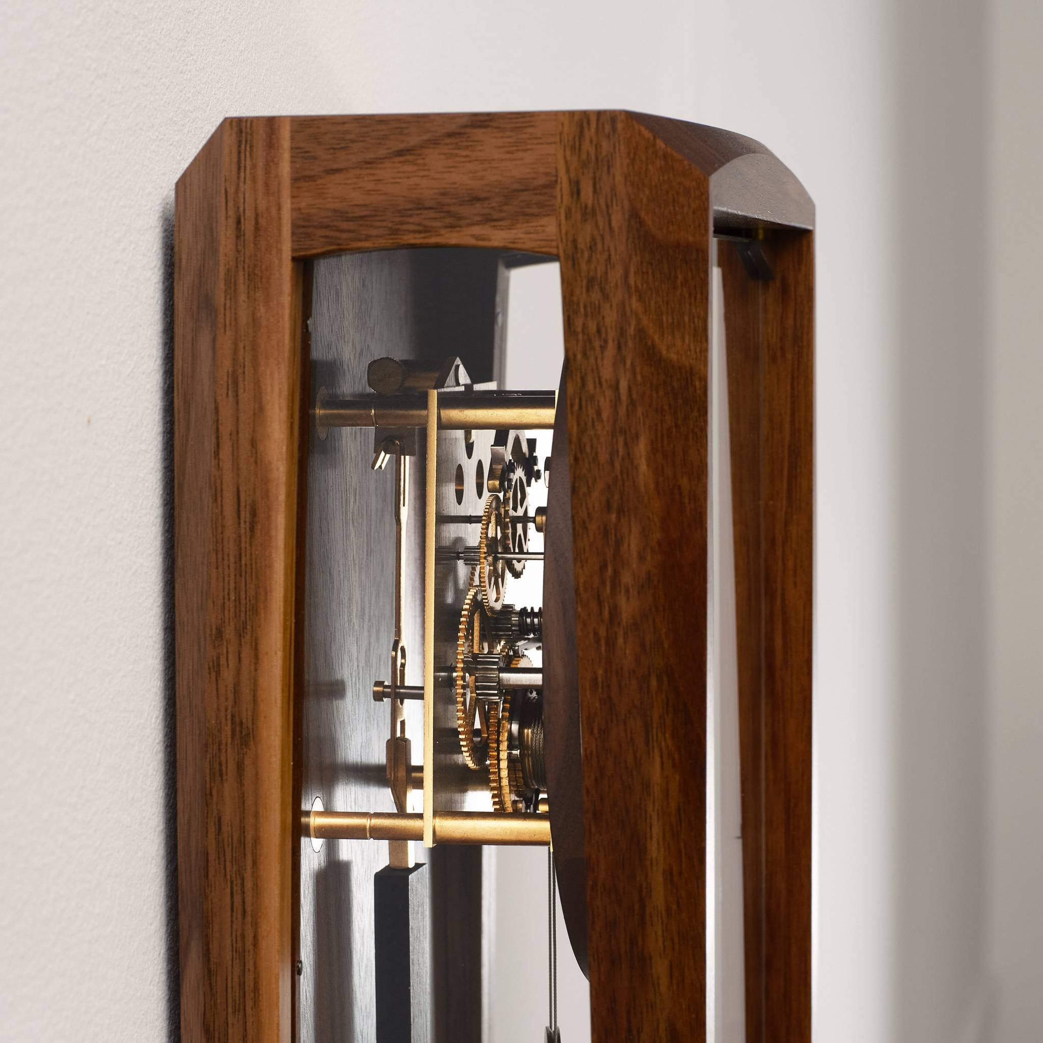 Comitti The Froxfield Wall Clock – Walnut – craftsmanship detail 2