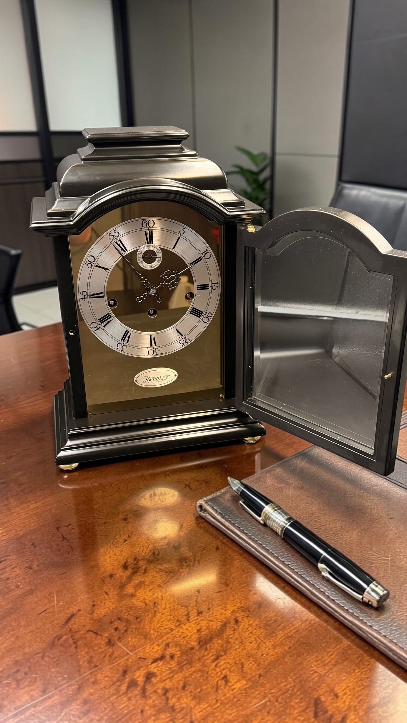 Luxury Kieninger Triple Chime Mantel Clock – German 9 Jewel Mechanical Movement – Black Bracket Case
