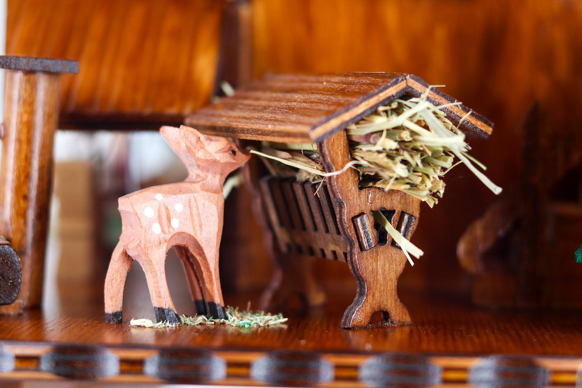 Anton Schneider 8TMT 1565/9 Black Forest Farm cuckoo clock, detail view