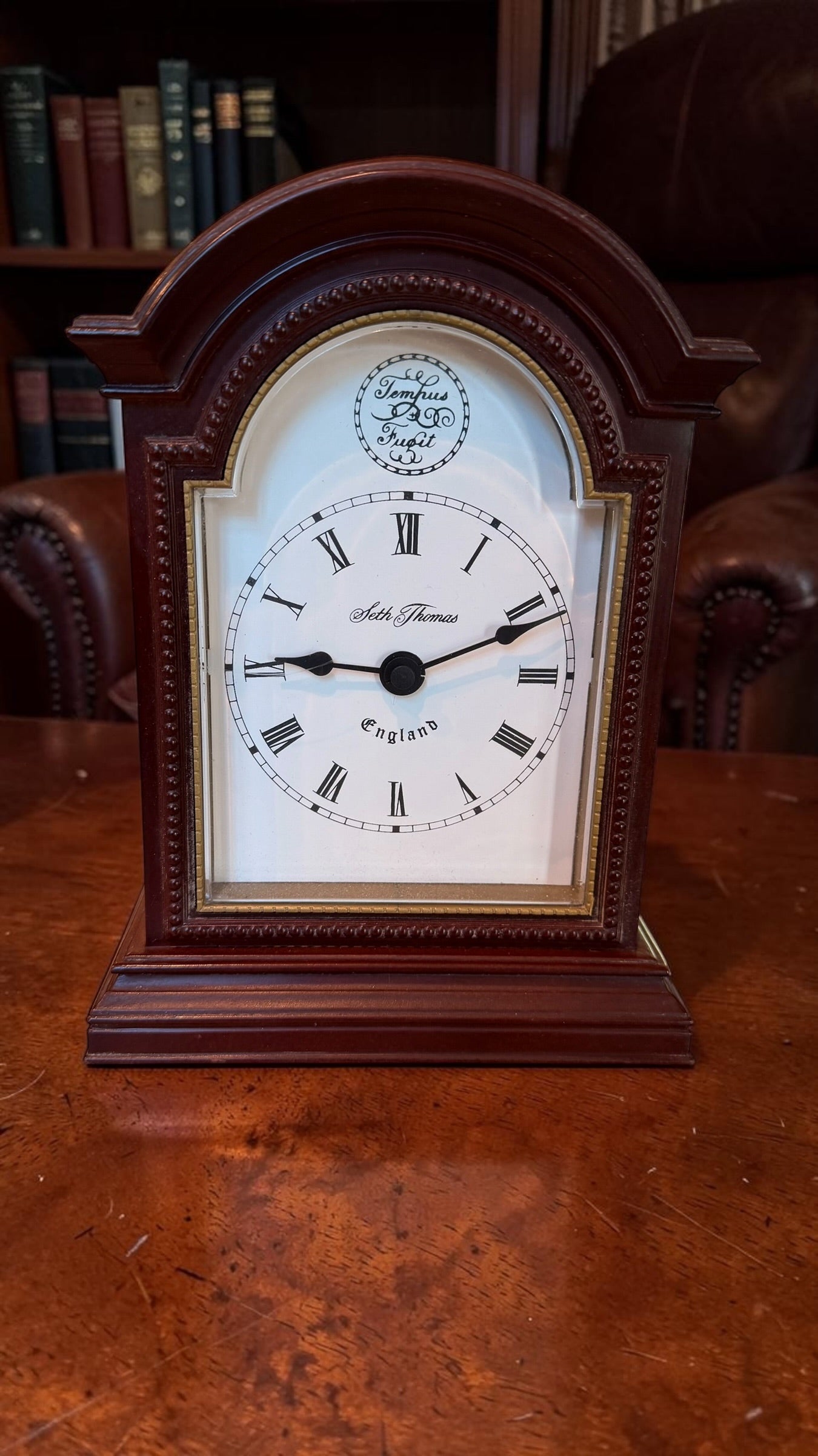 Vintage Seth Thomas 346 Cornwall Quartz Mantel Clock – Tempus Fugit Desk / Shelf Clock, Working