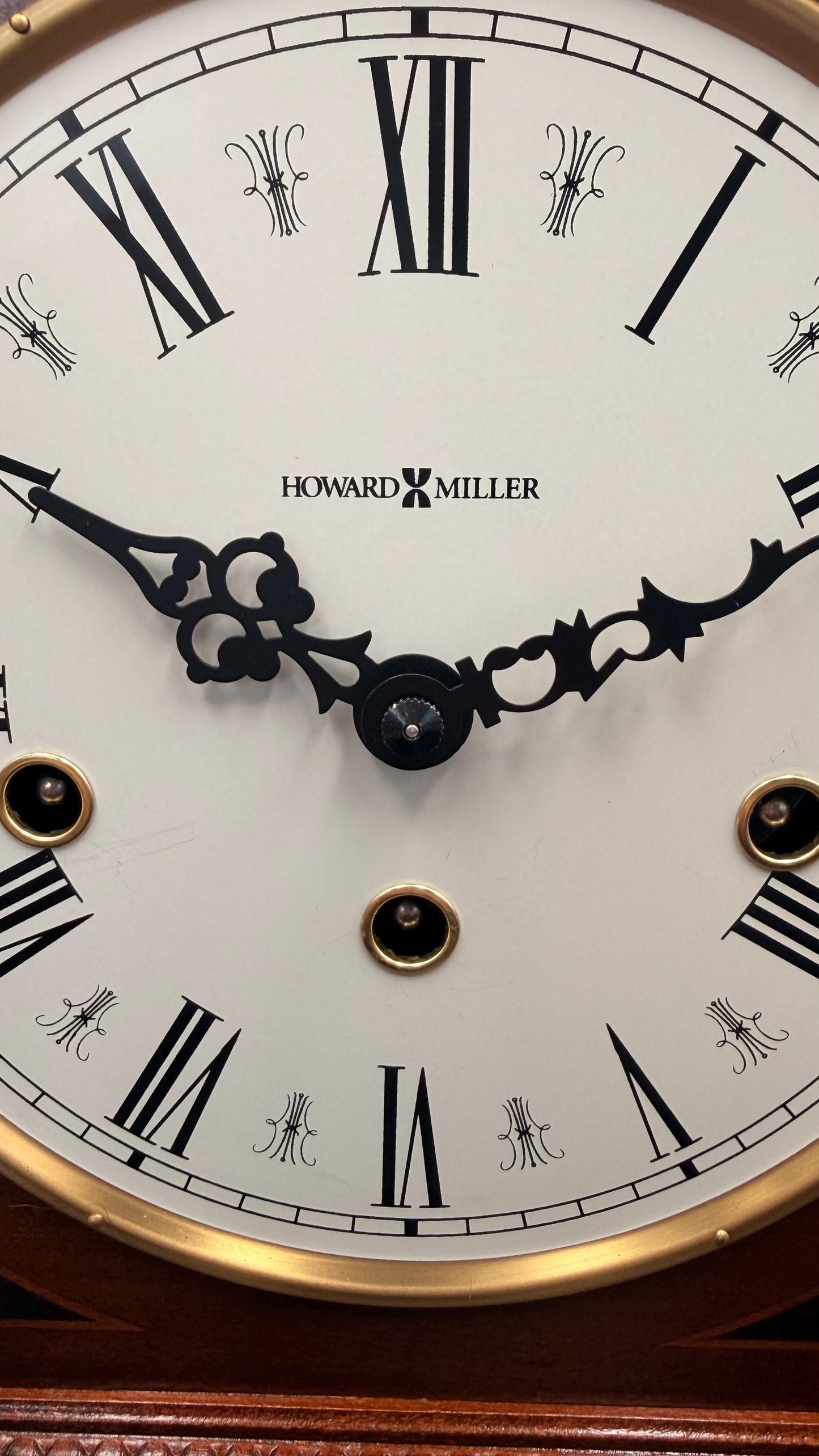 Howard Miller Downing Mantel Clock – Kieninger Triple Chime, Key Wound, Inlaid Wood Case