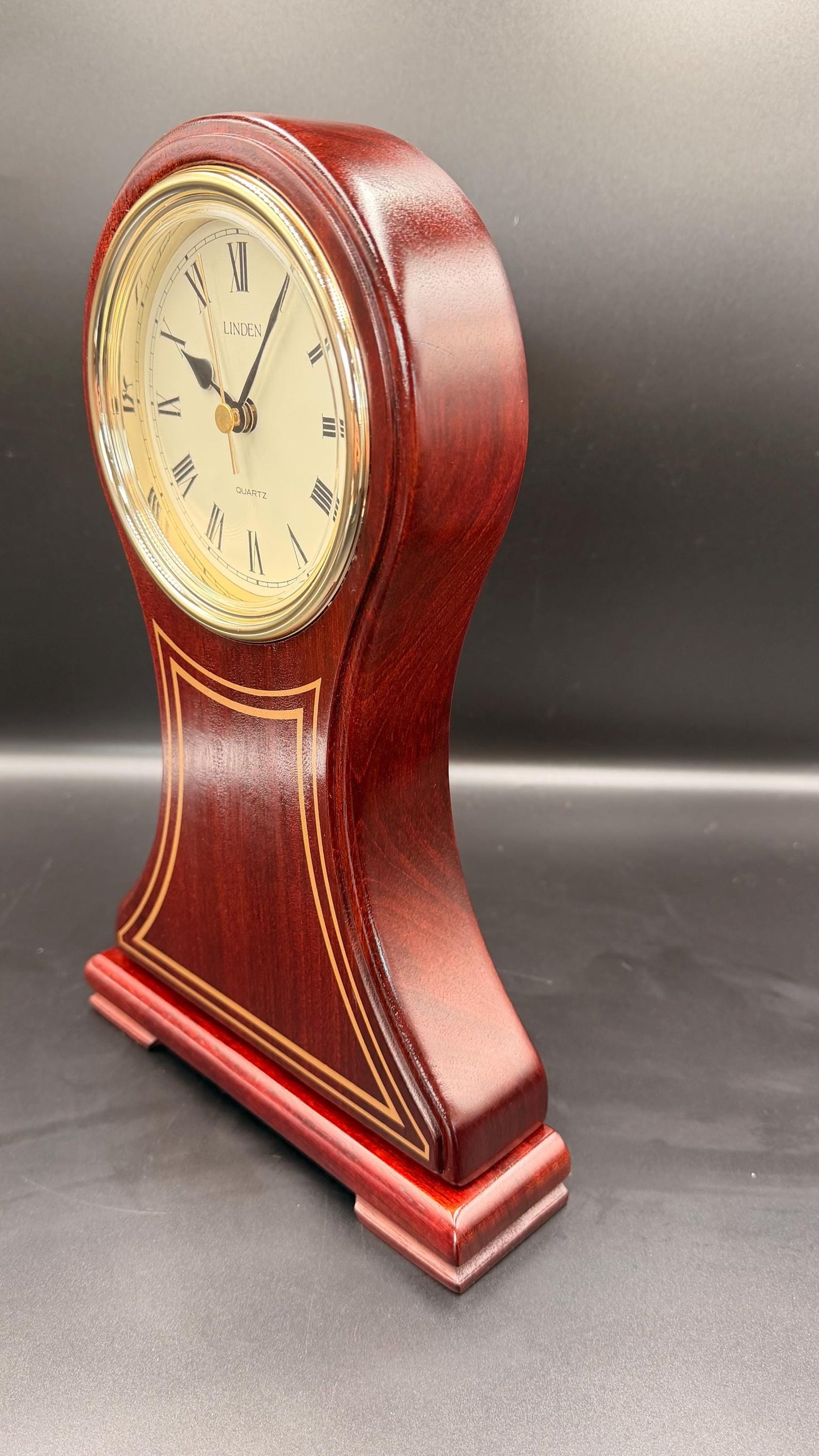 Linden Mahogany Mantel Clock – Elegant Roman Dial – Pristine Condition