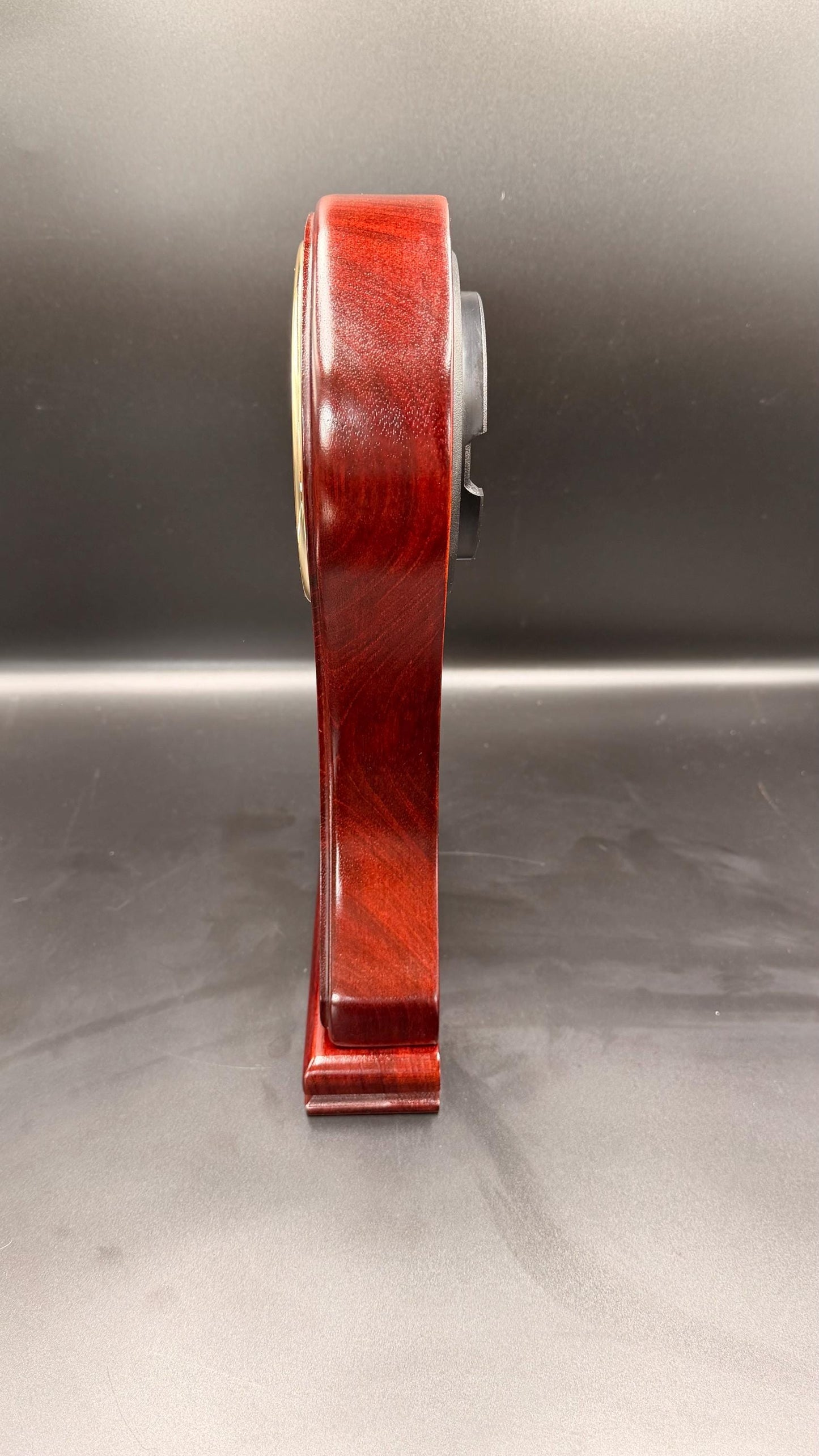 Linden Mahogany Mantel Clock – Elegant Roman Dial – Pristine Condition