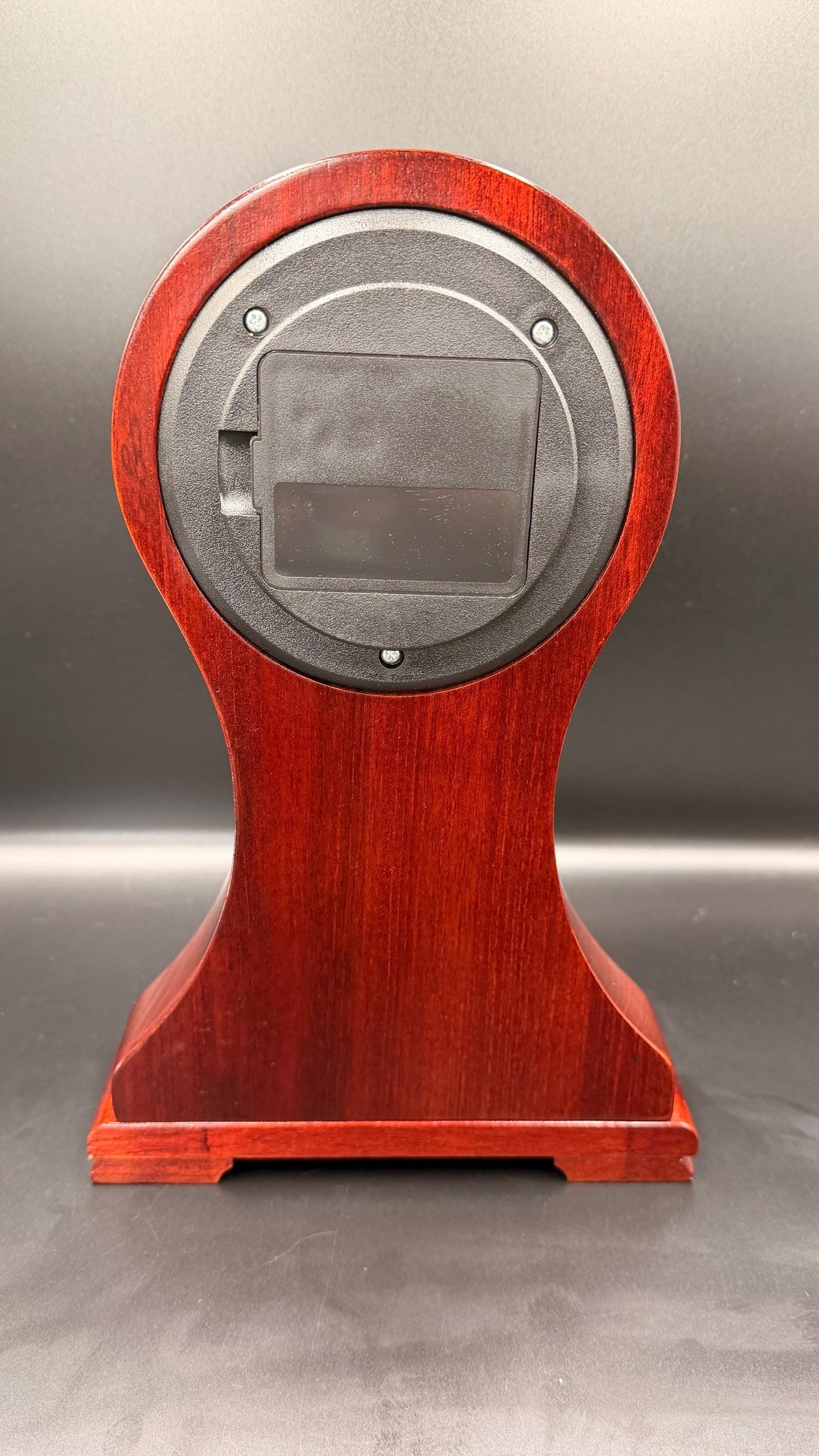 Linden Mahogany Mantel Clock – Elegant Roman Dial – Pristine Condition