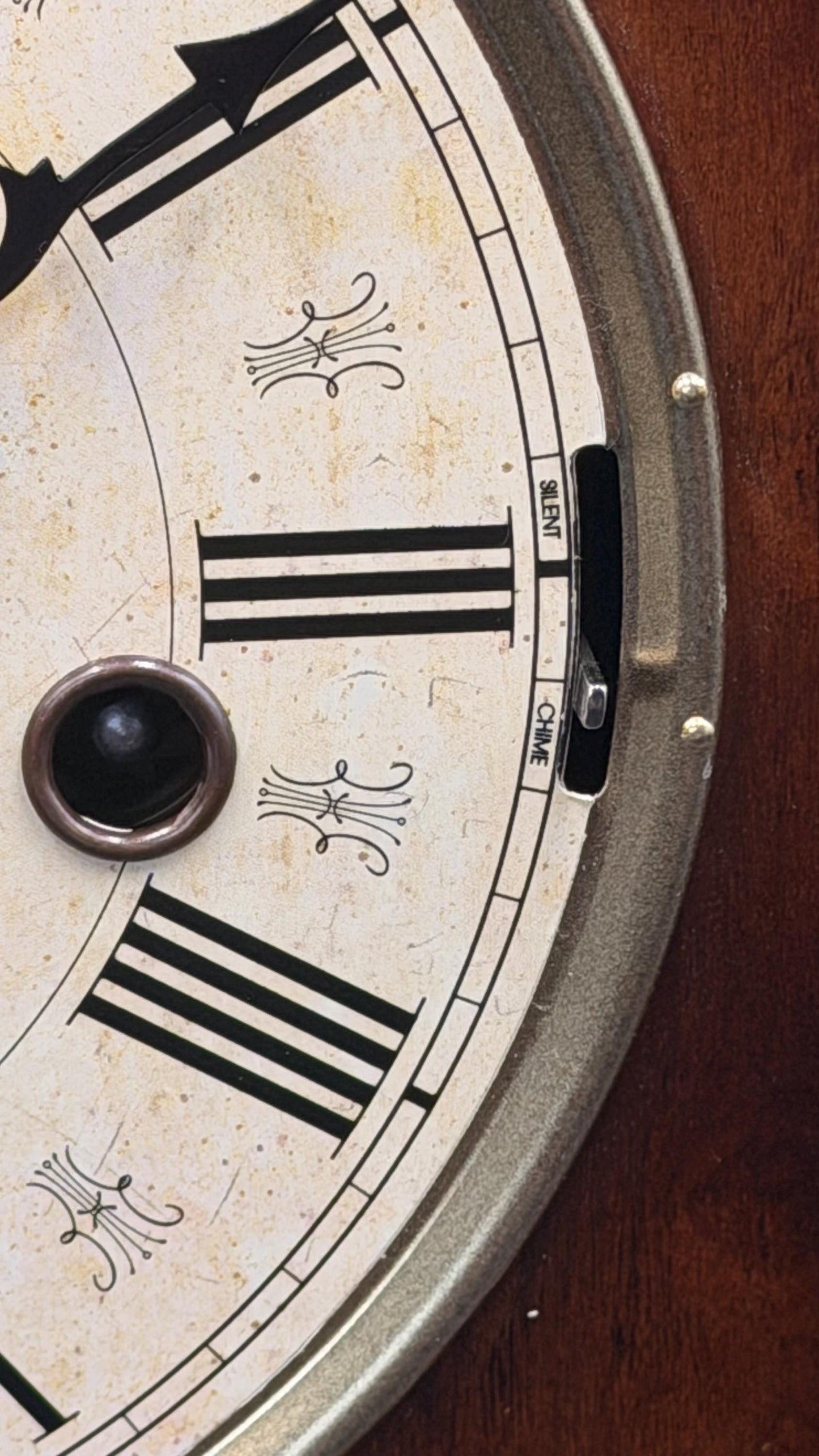 Howard Miller Circa Mantel Clock – New Old Stock, Kieninger German Movement, Mahogany Columns