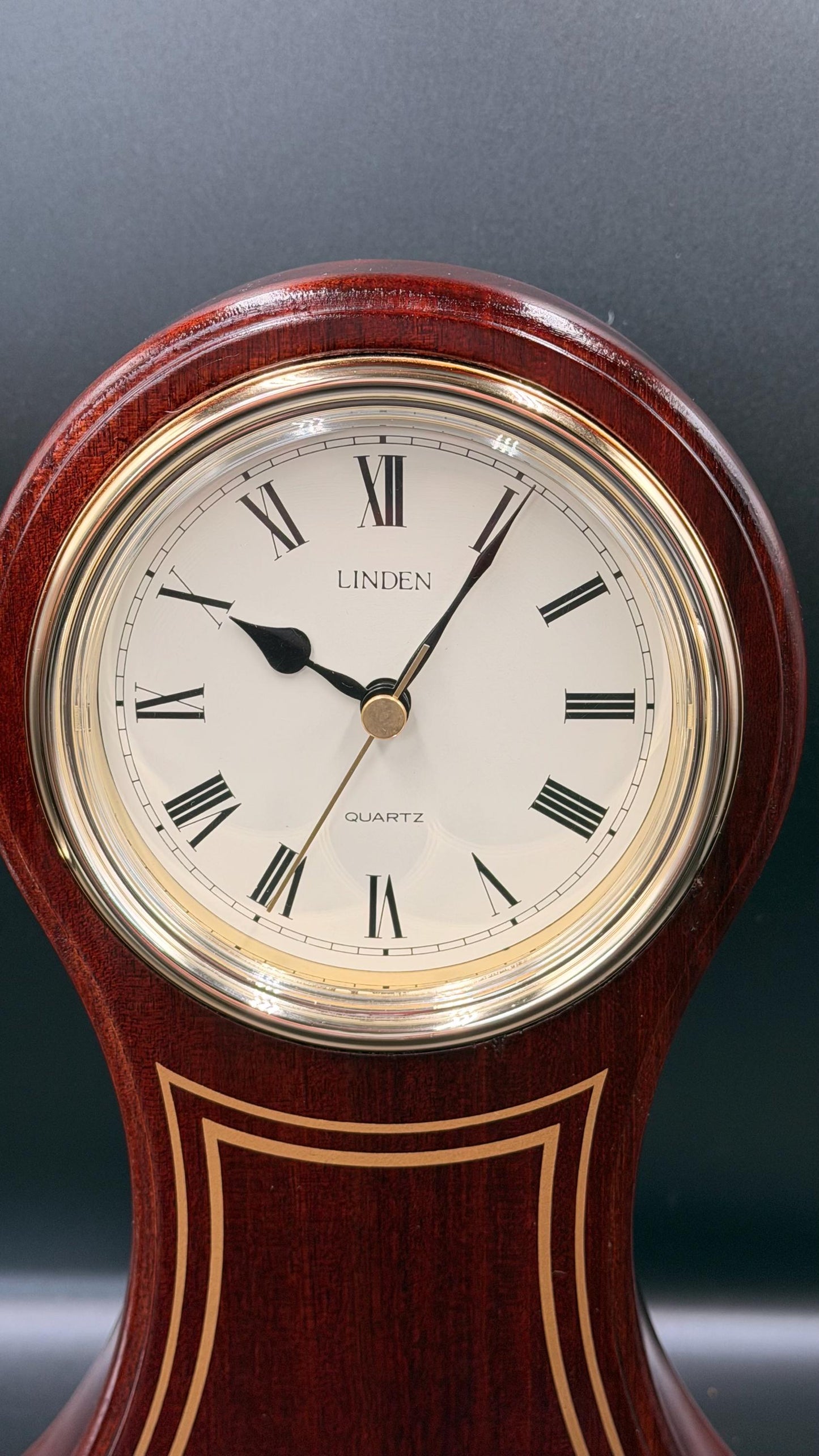 Linden Mahogany Mantel Clock – Elegant Roman Dial – Pristine Condition