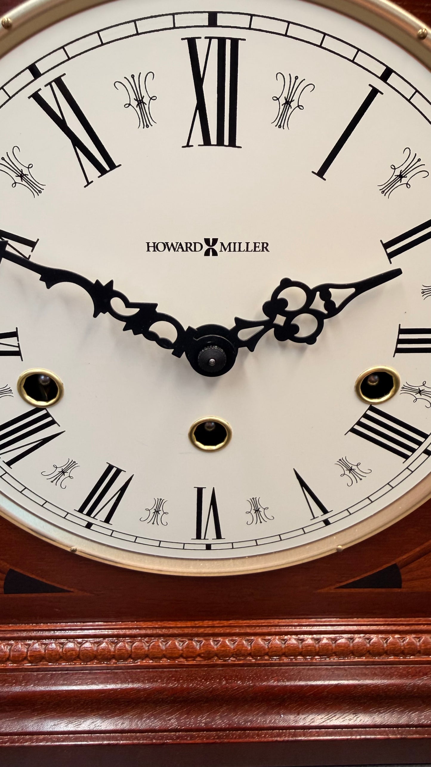 Howard Miller Downing Mantel Clock – Kieninger Triple Chime, Key Wound, Inlaid Wood Case