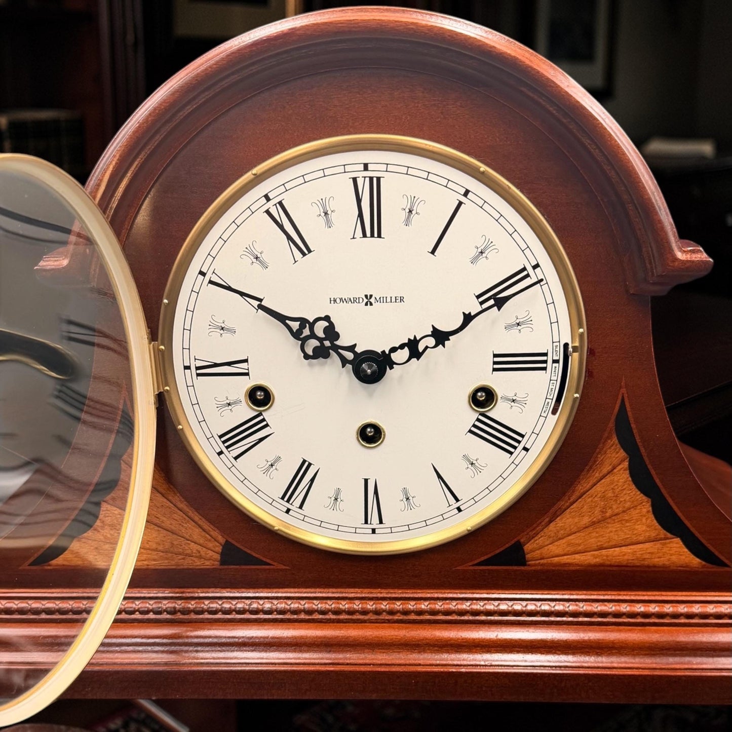 Howard Miller Downing Mantel Clock – Kieninger Triple Chime, Key Wound, Inlaid Wood Case
