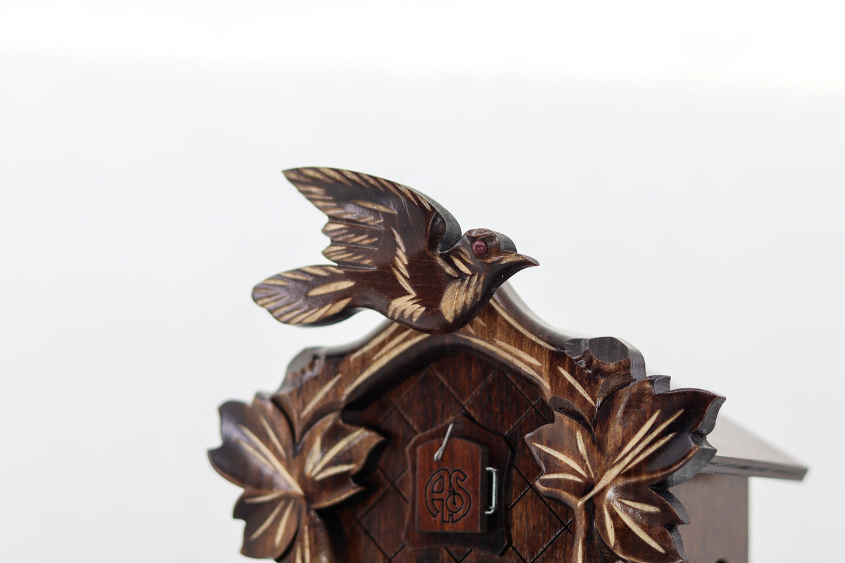 Anton Schneider 40/9 Avis Apicis cuckoo clock, detail view