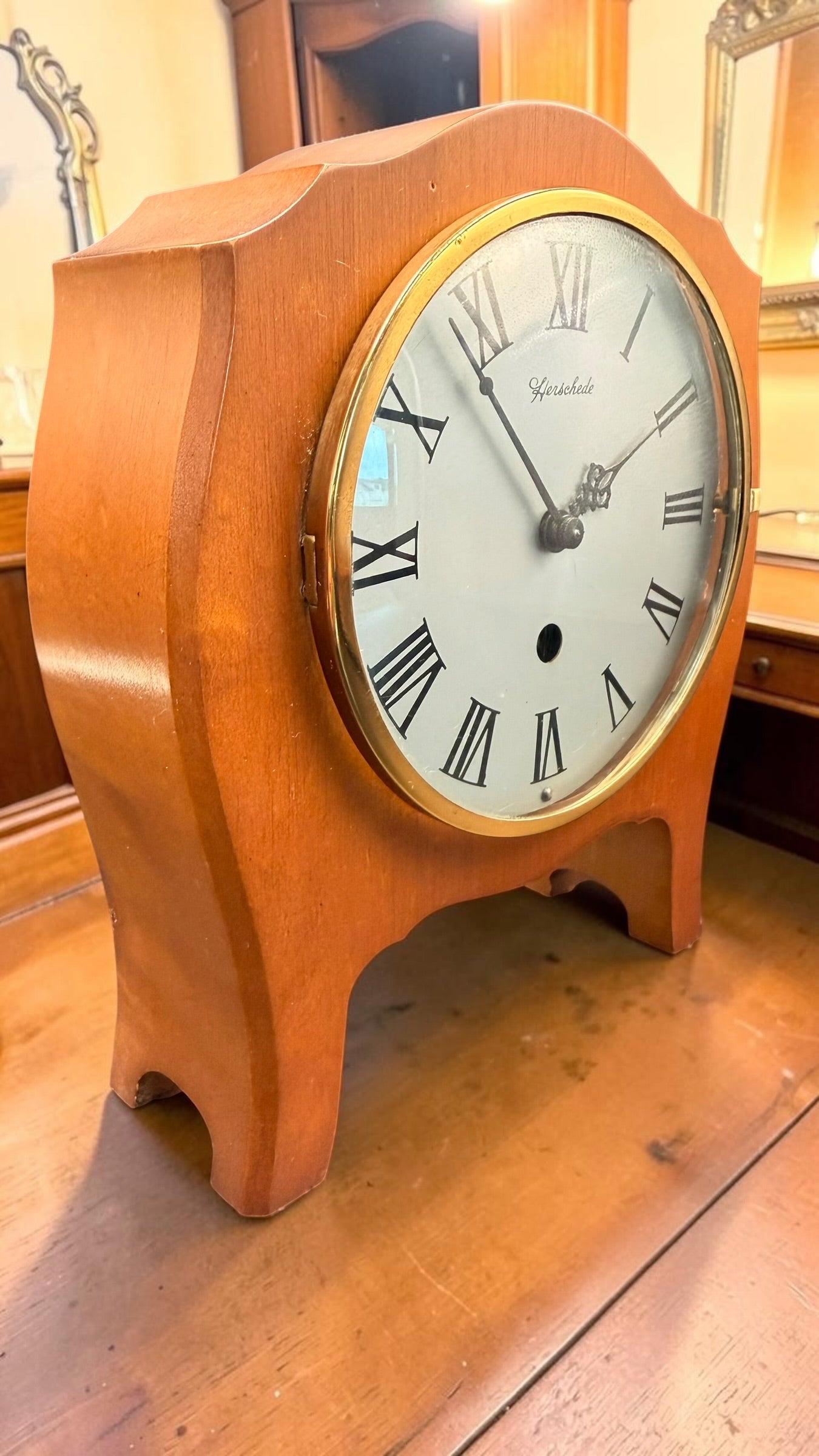 Vintage Herschede Model 164 Mechanical Table Clock – German Time-Only Movement