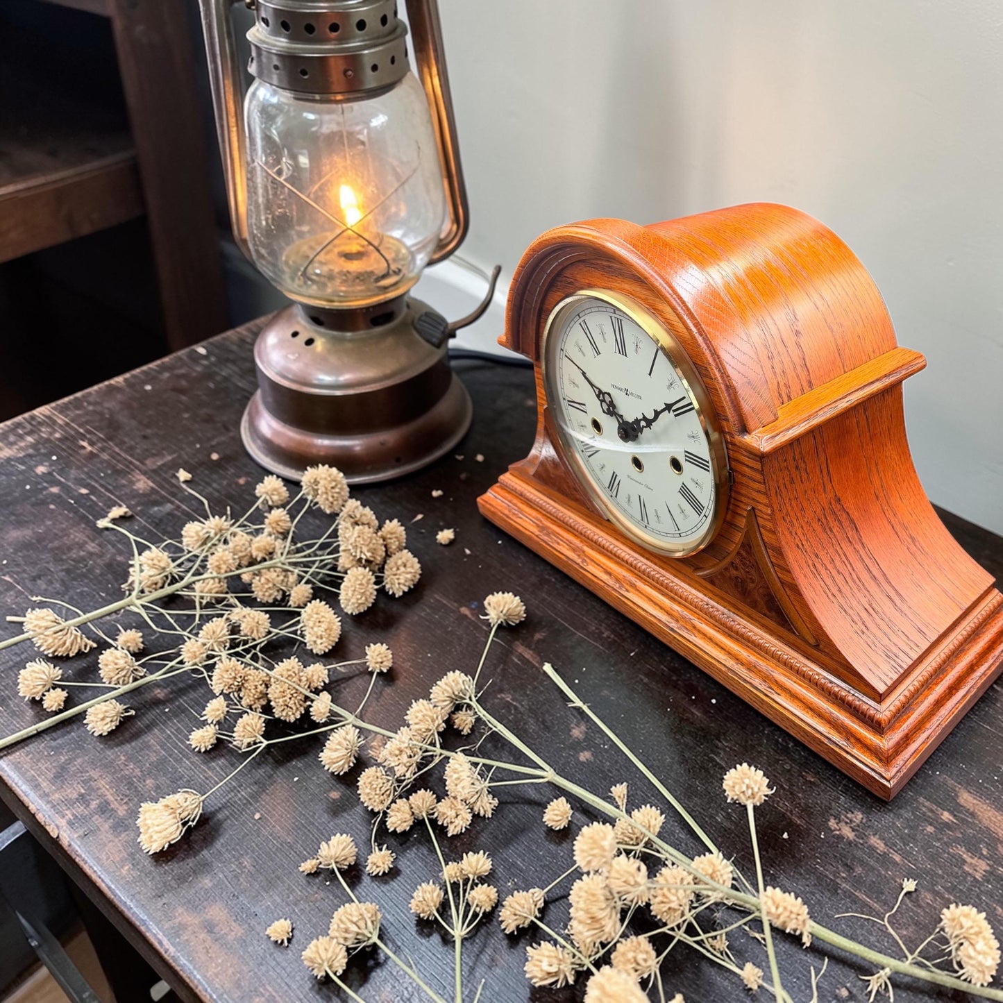 Howard Miller Worthington 613-102 Mantel Clock Kieninger Westminster Chime Key Wound Oak Burl Inlay