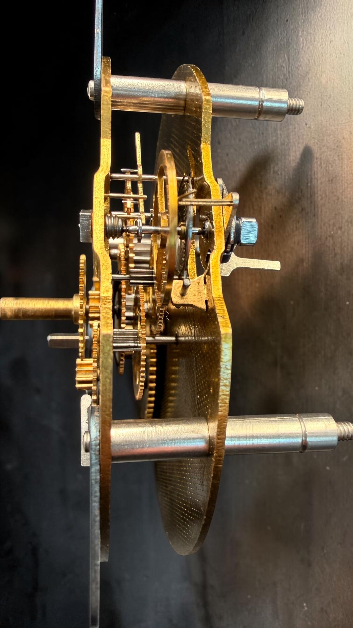 Vintage Herschede Model 164 Mechanical Table Clock – German Time-Only Movement