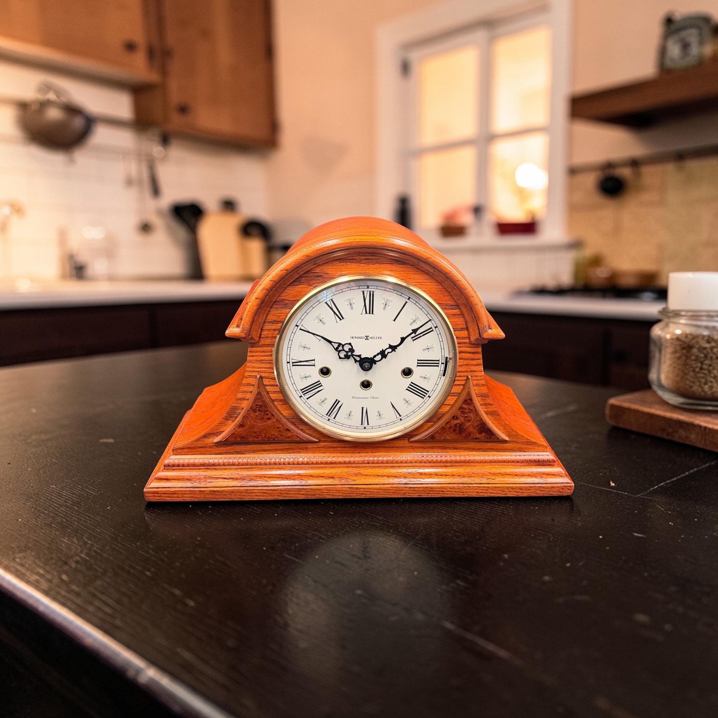 Howard Miller Worthington 613-102 Mantel Clock Kieninger Westminster Chime Key Wound Oak Burl Inlay