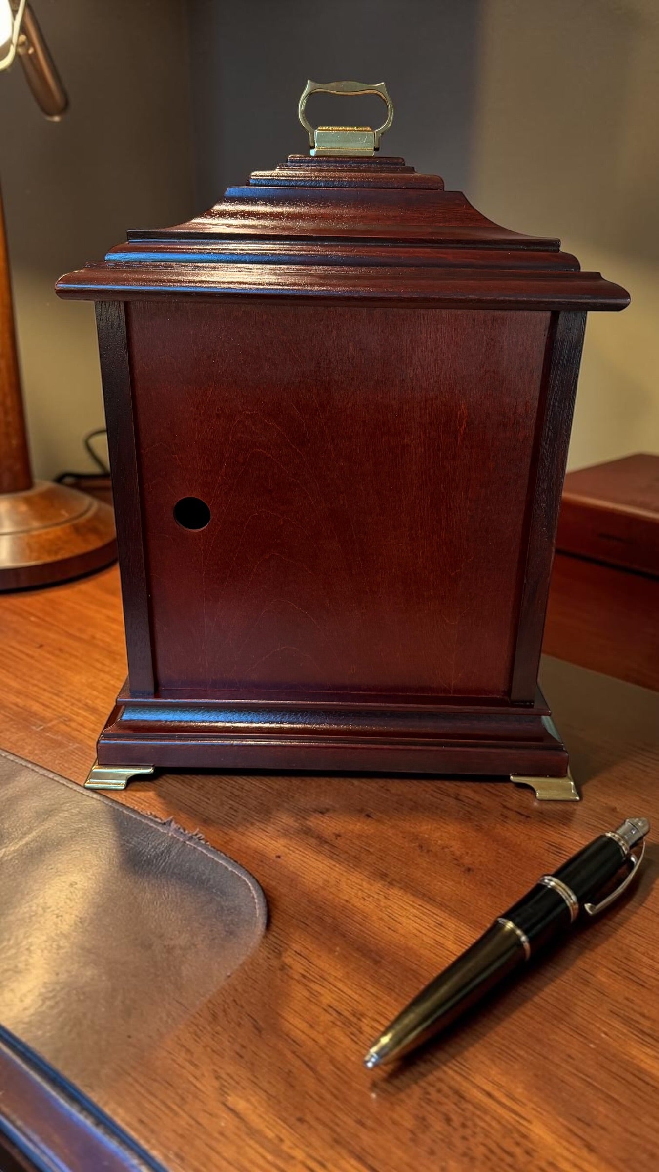 Howard Miller Edinburgh 612-300 Bracket Mantel Clock New Old Stock Westminster Chime Hermle Movement