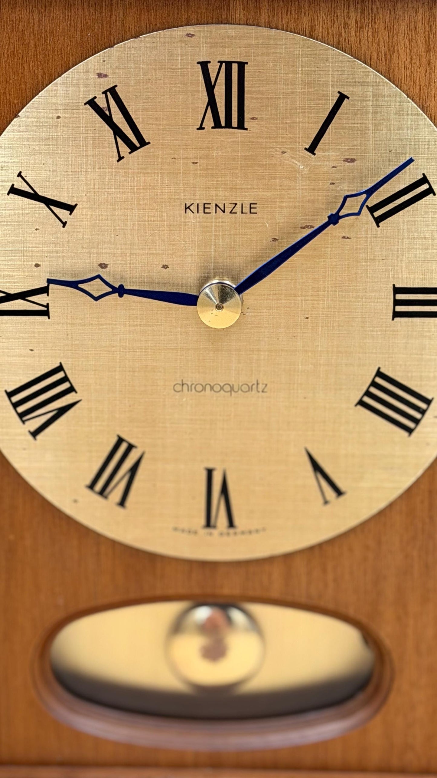 Vintage Kienzle Quartz Mantel Clock – Walnut Case, Bell Strike
